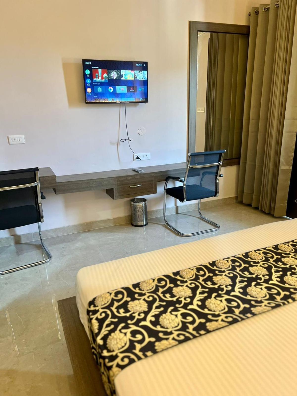 Deluxe Double Room With Balcony photo 1