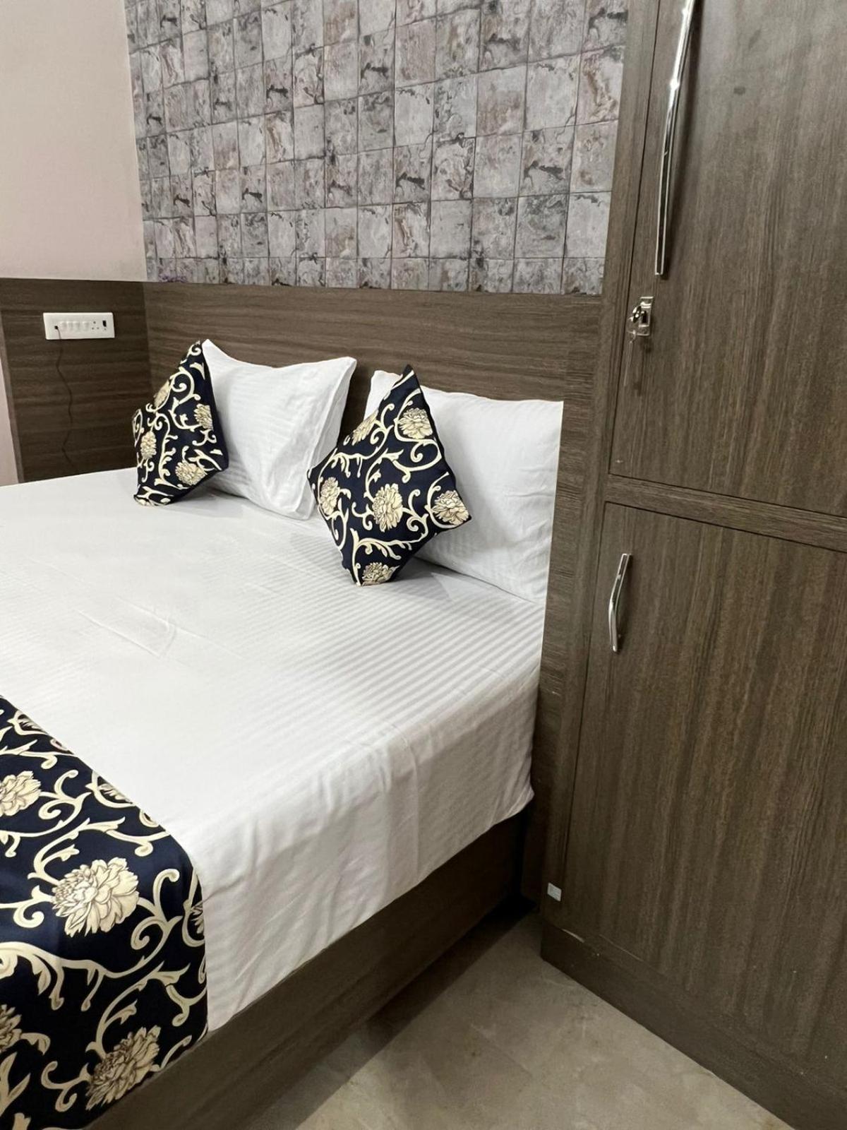 Deluxe Room - Photo 2