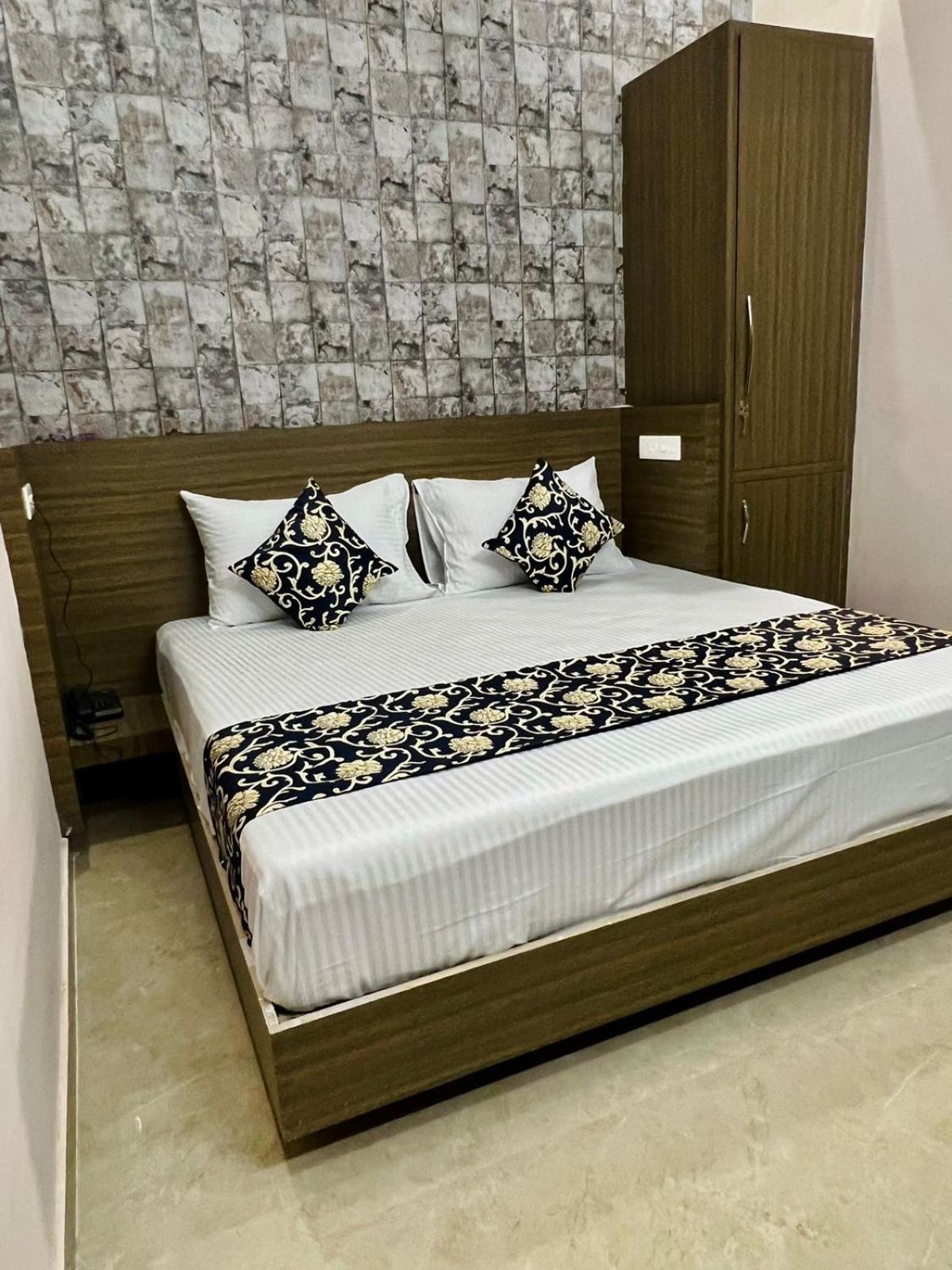 Deluxe Room - Photo 1