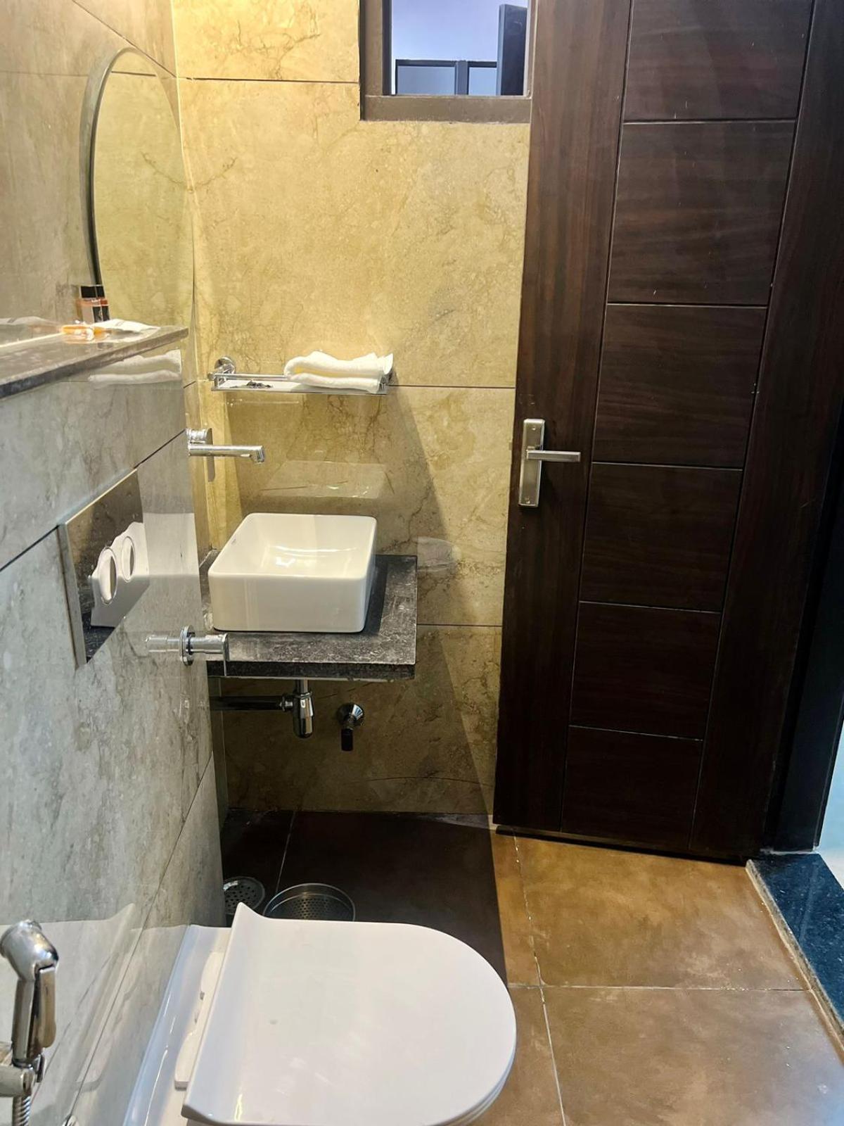 Deluxe Room - Photo 10