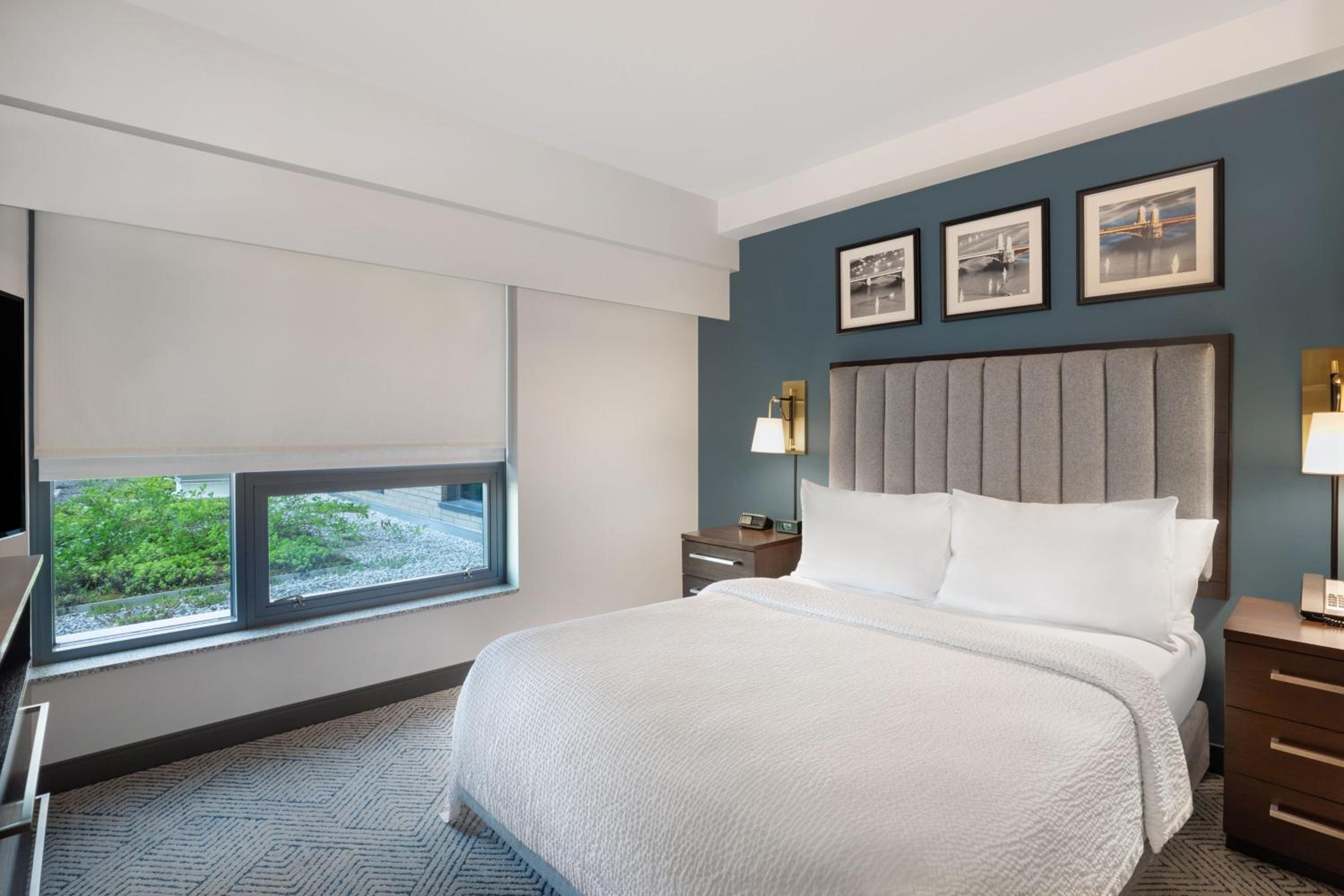Two-Bedroom Suite with Roll-in Shower - Mobility and Hearing Accessible