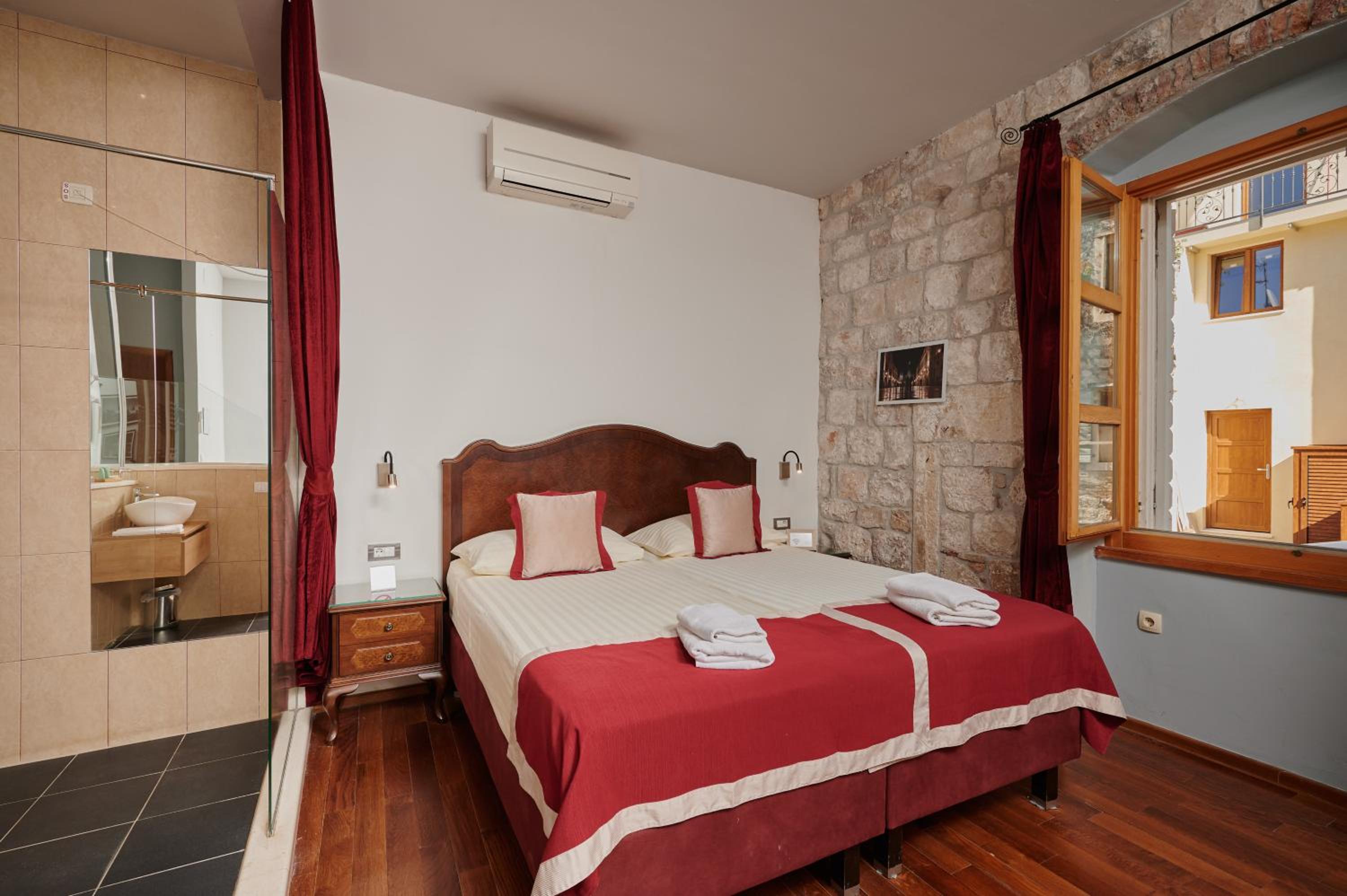 Double Room - Photo 12