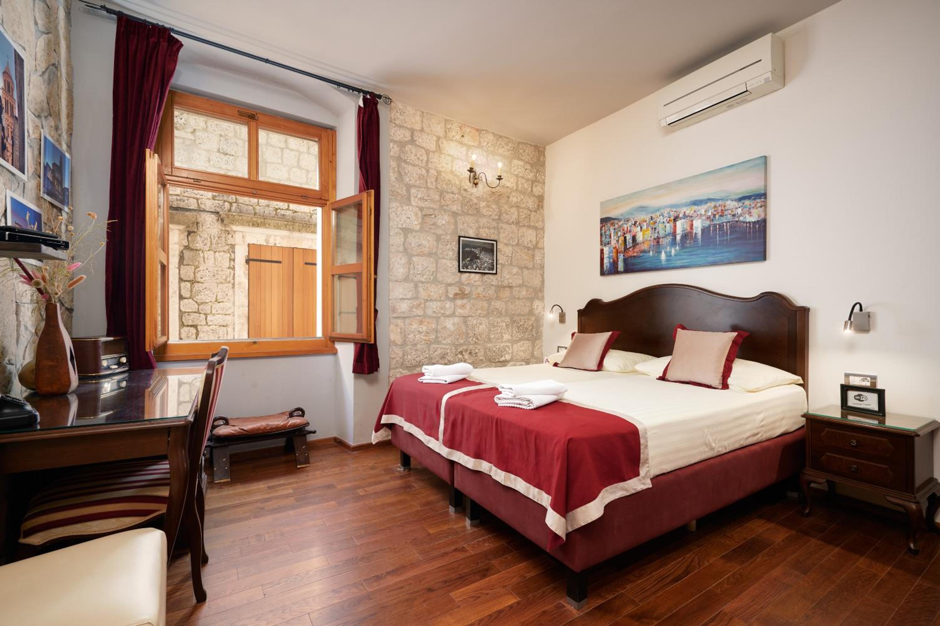 Double Room - Photo 10