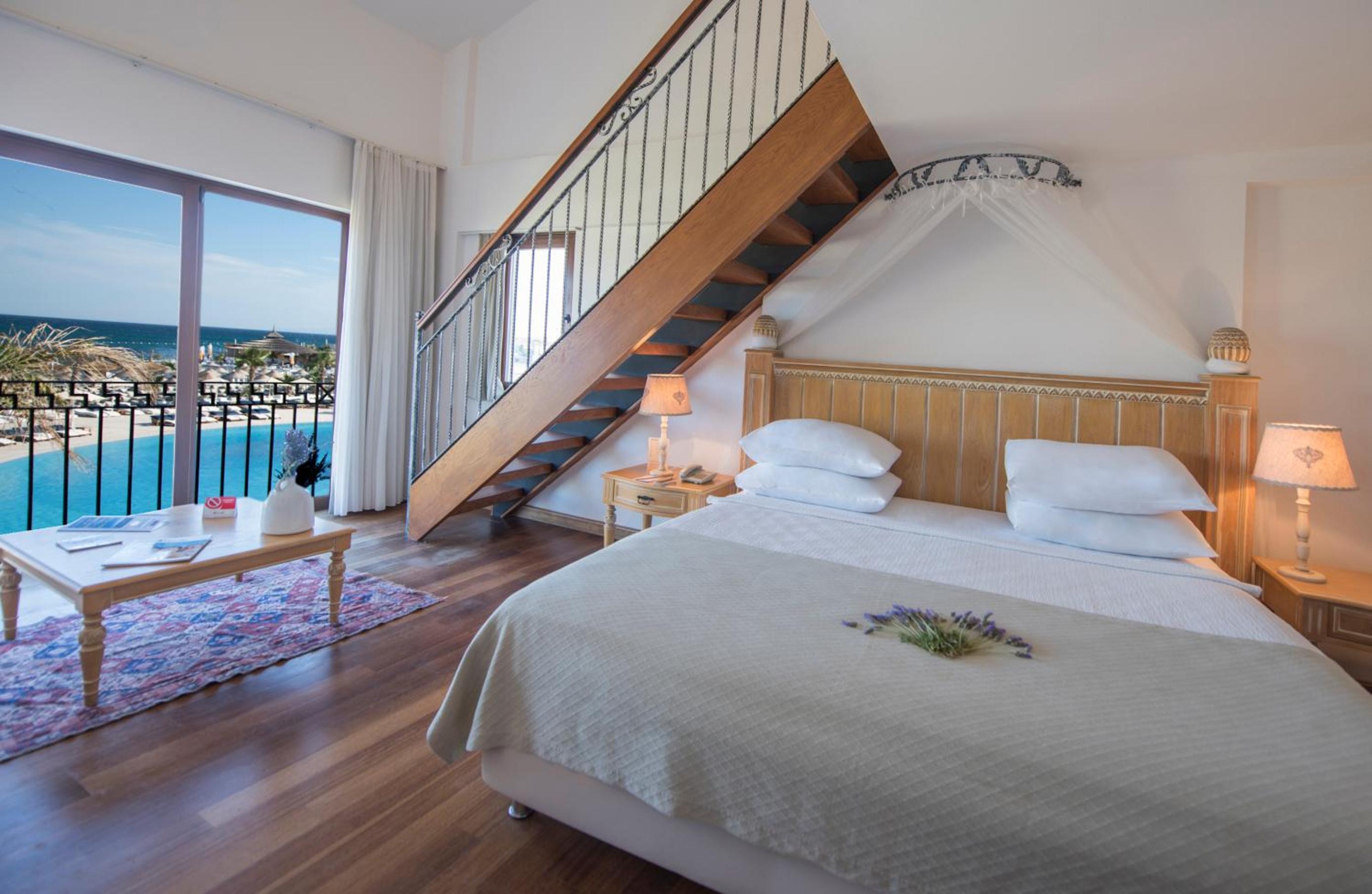 Family Room with Sea View - Photo 3