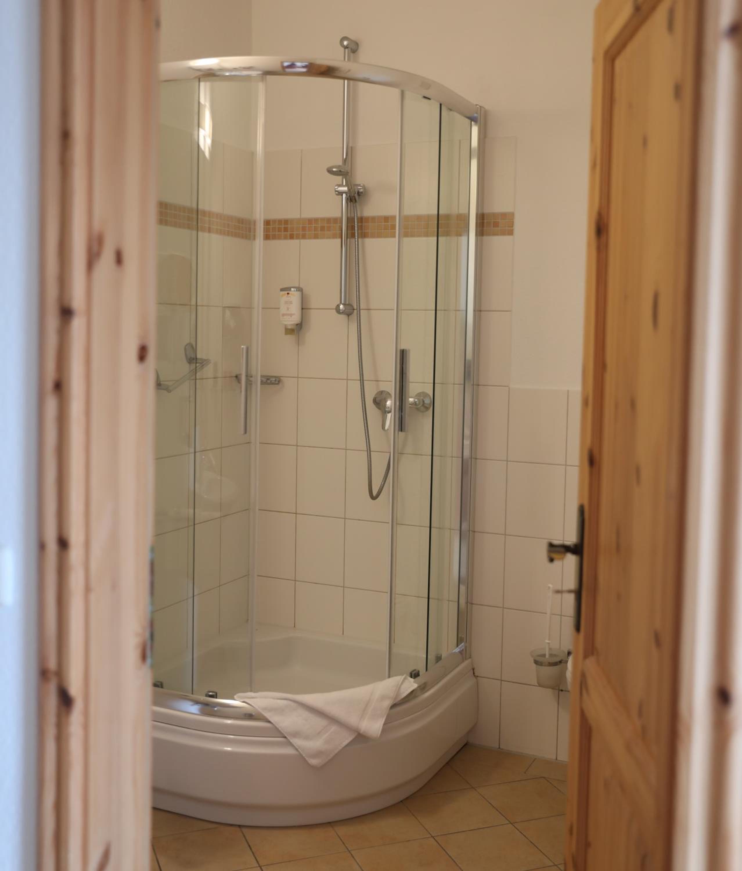 Budget Double Room - Photo 2