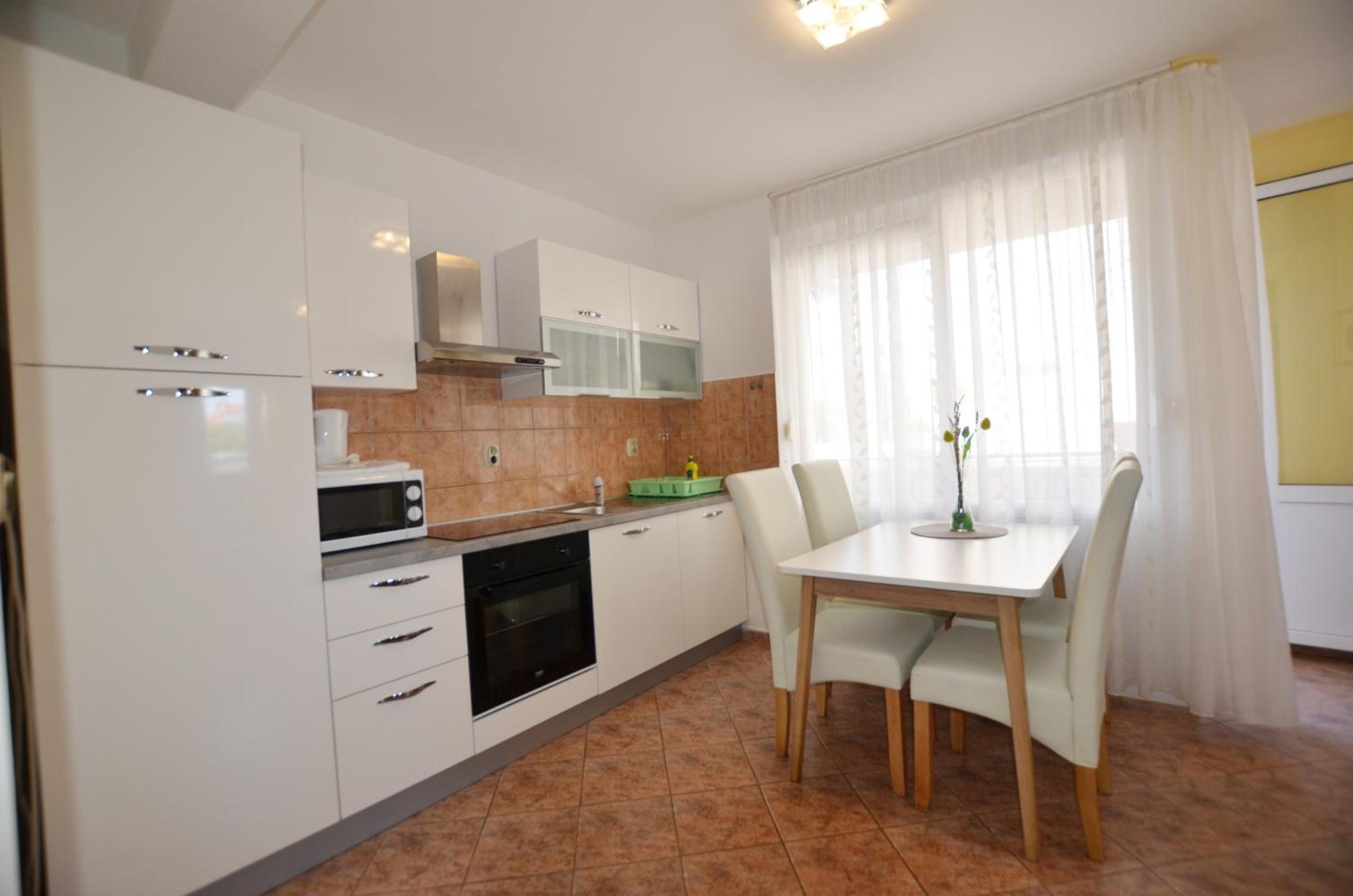 Apartment with Balcony photo 3
