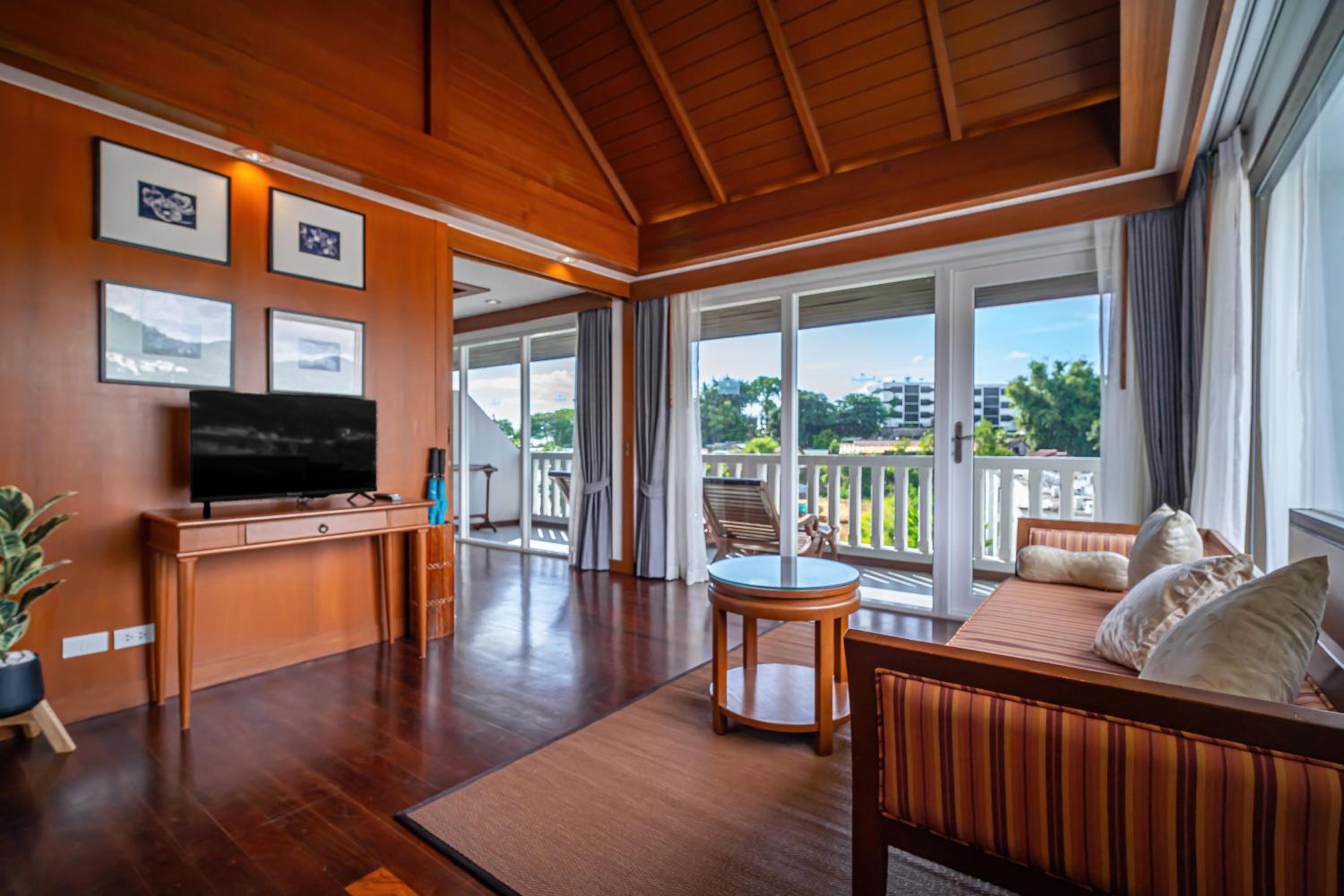 Premier Suite - Photo 2