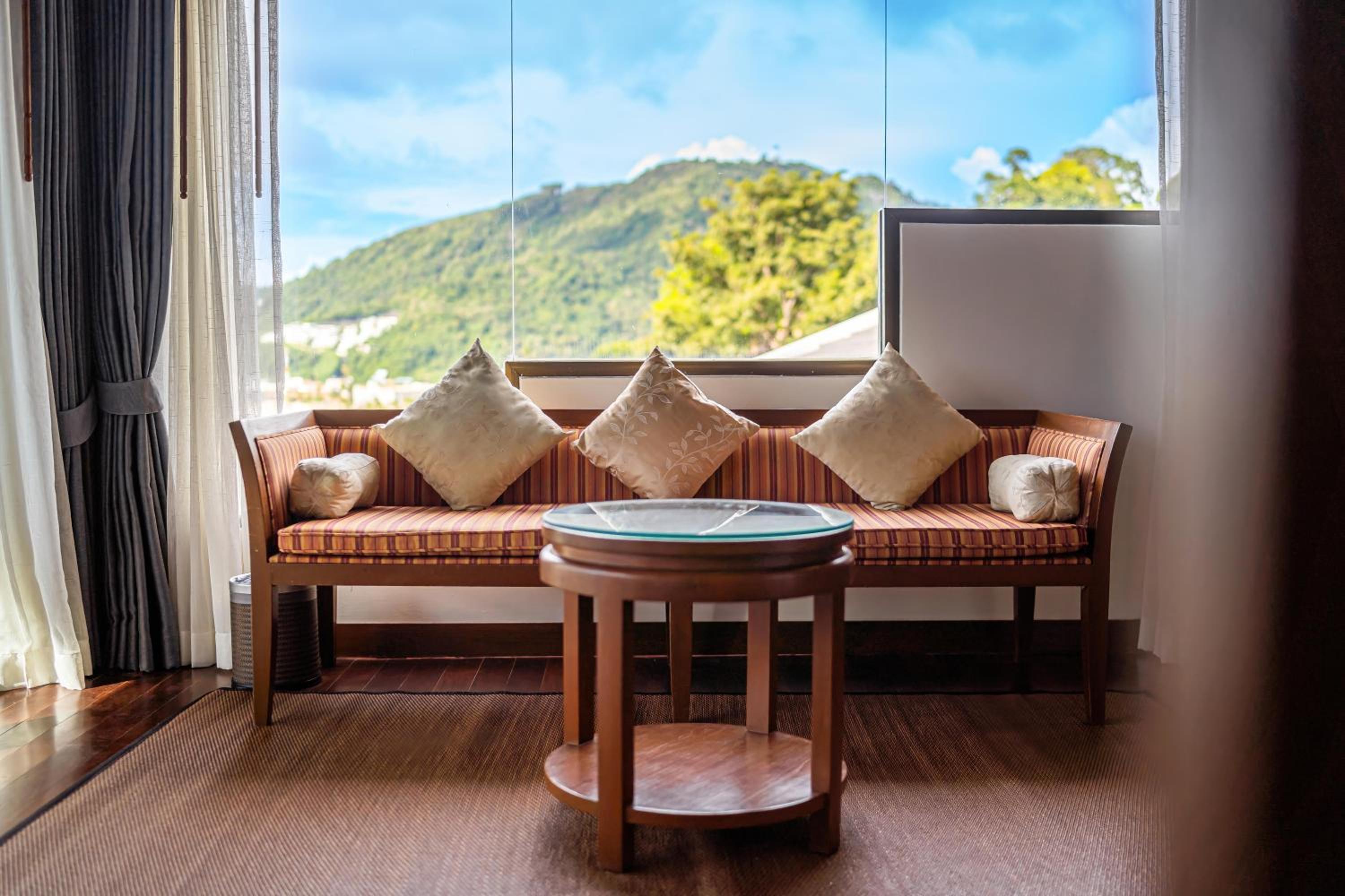 Premier Suite - Photo 13