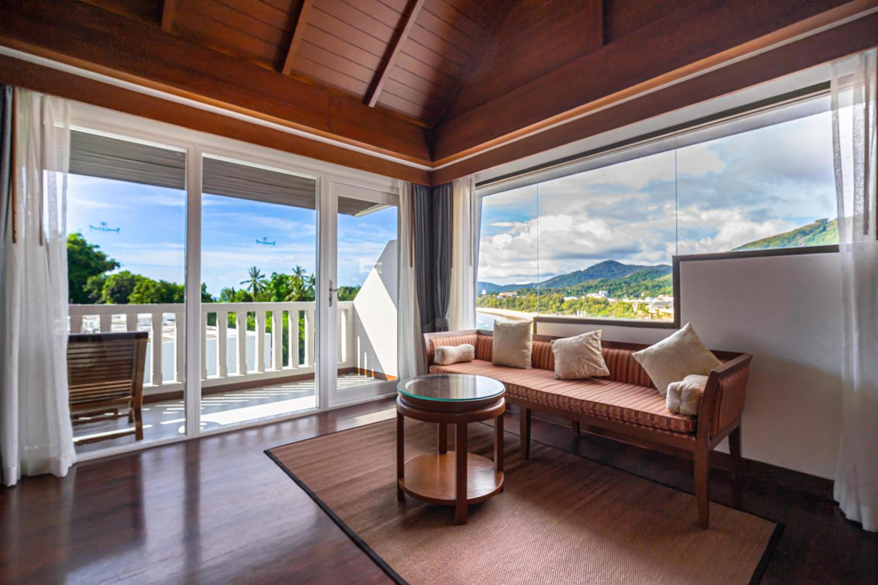 Premier Suite - Photo 15