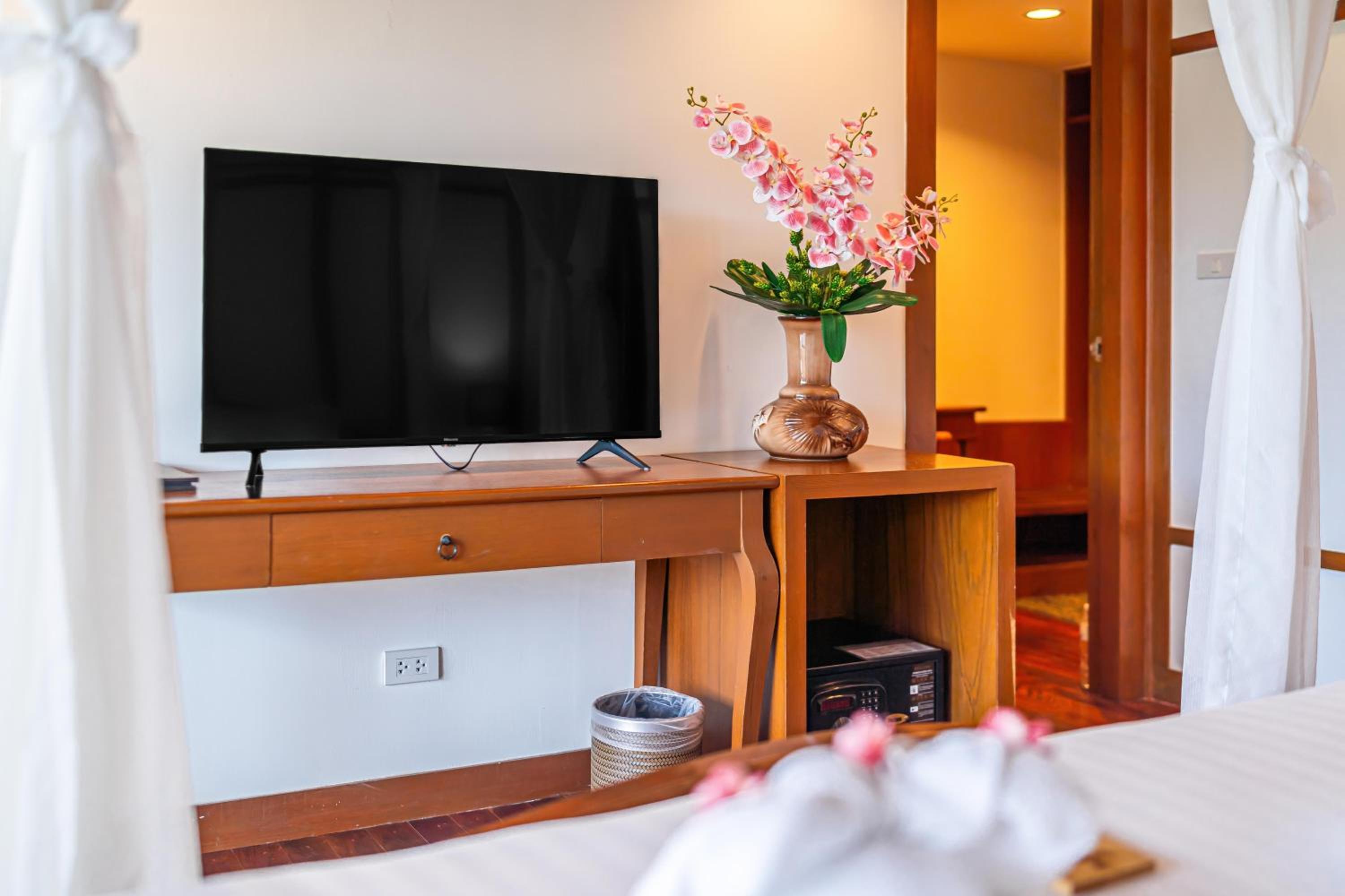 Premier Suite - Photo 3