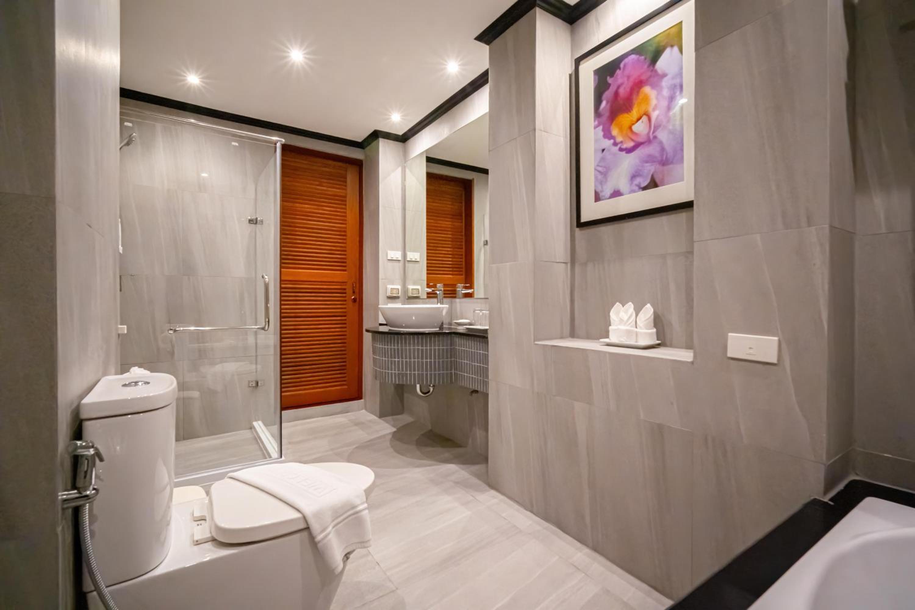 Premier Suite - Photo 12