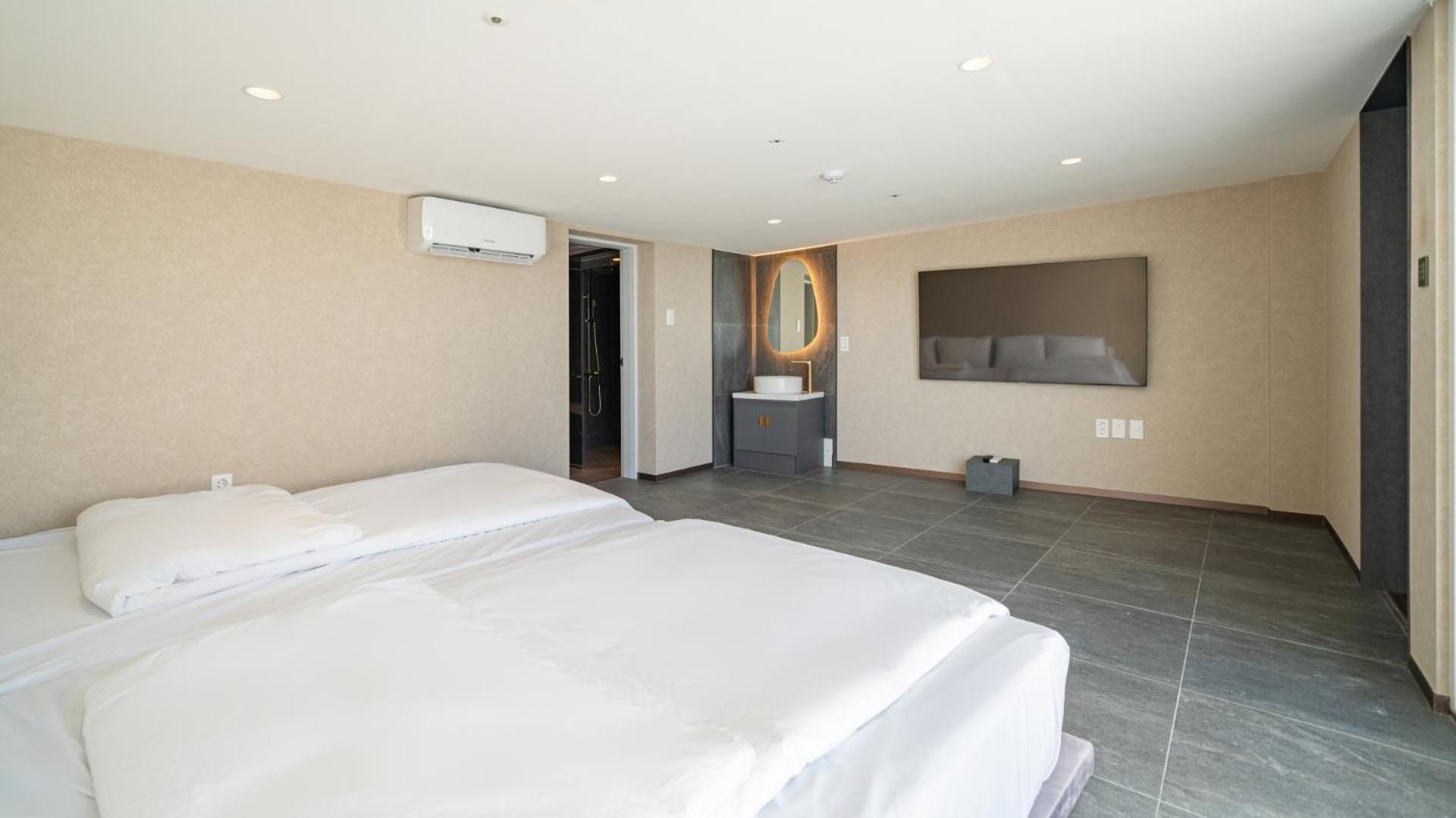 Suite with Sea View - Photo 1