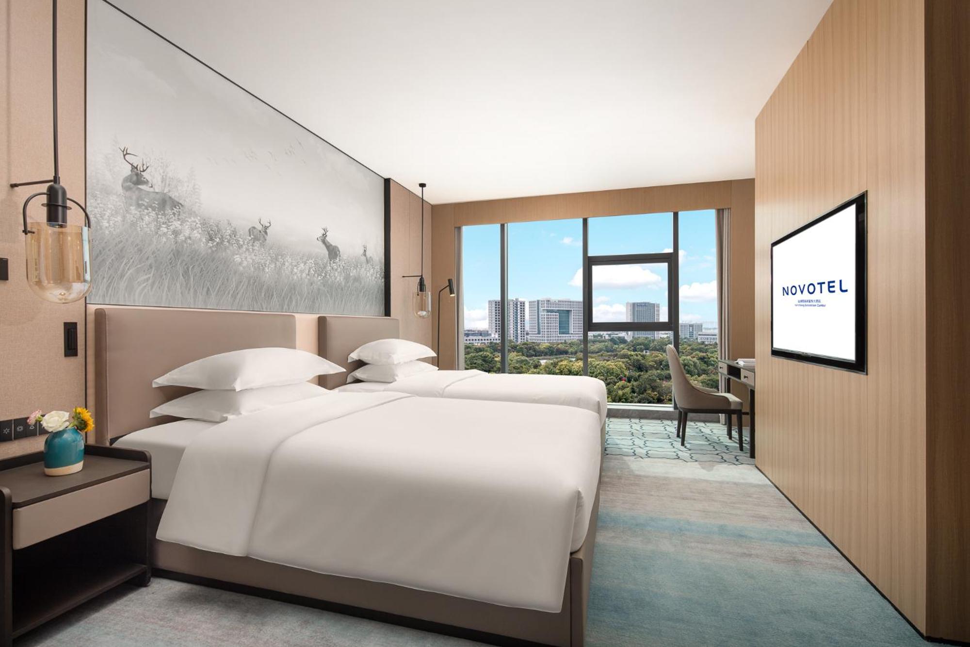 Superior Twin Room With City View photo 2