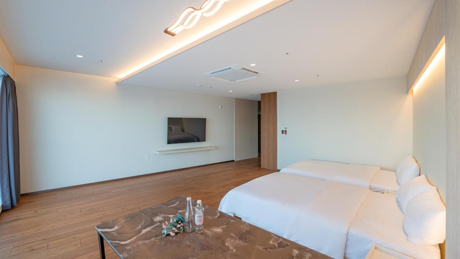Double Room with Sea View - Photo 1