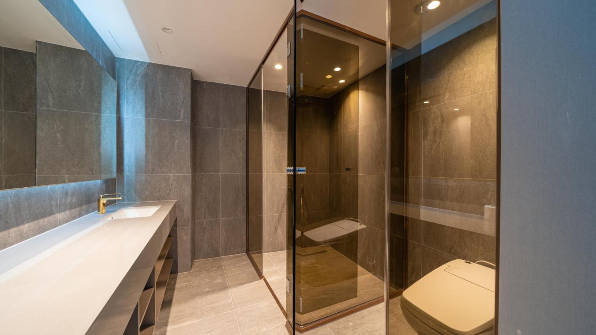 Deluxe Double Room with Bath - Photo 5