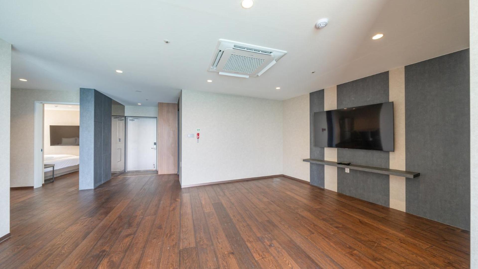 Suite with Sea View - Photo 8