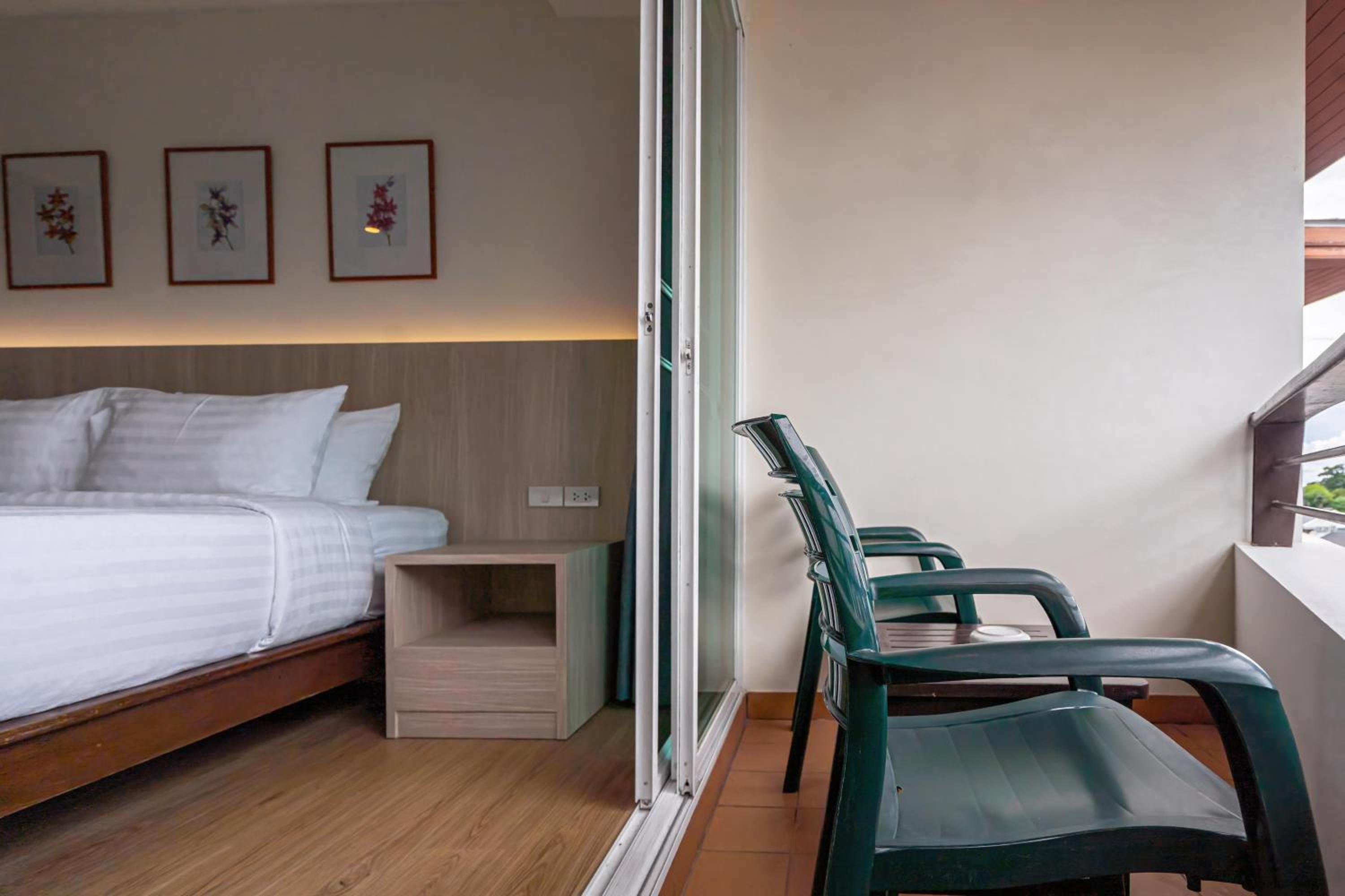Standard Double Room - Photo 9