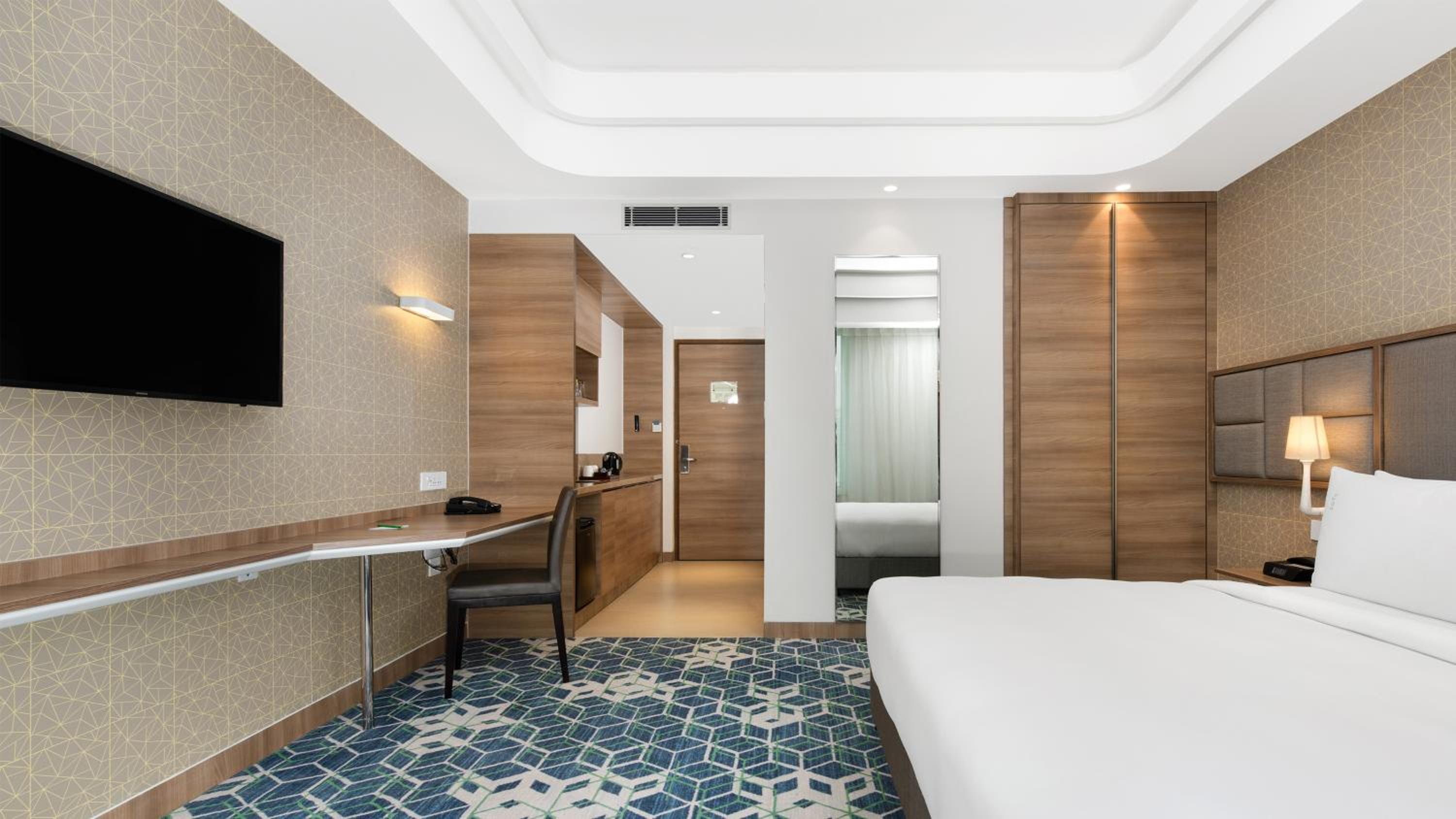 Standard King Room - Disability Access with 25% discount on F&B and Laundry, 20% on Spa and Enjoy Buy One Get One at Viva Bar during Happy Hours (12 noon to 06:00 PM) photo 2