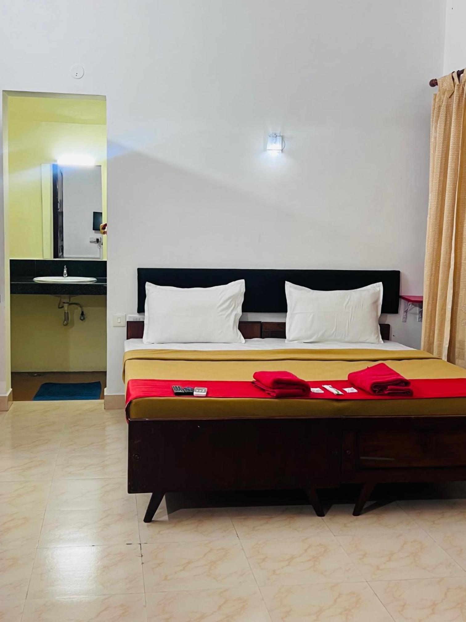 Deluxe Double or Twin Room - Photo 9