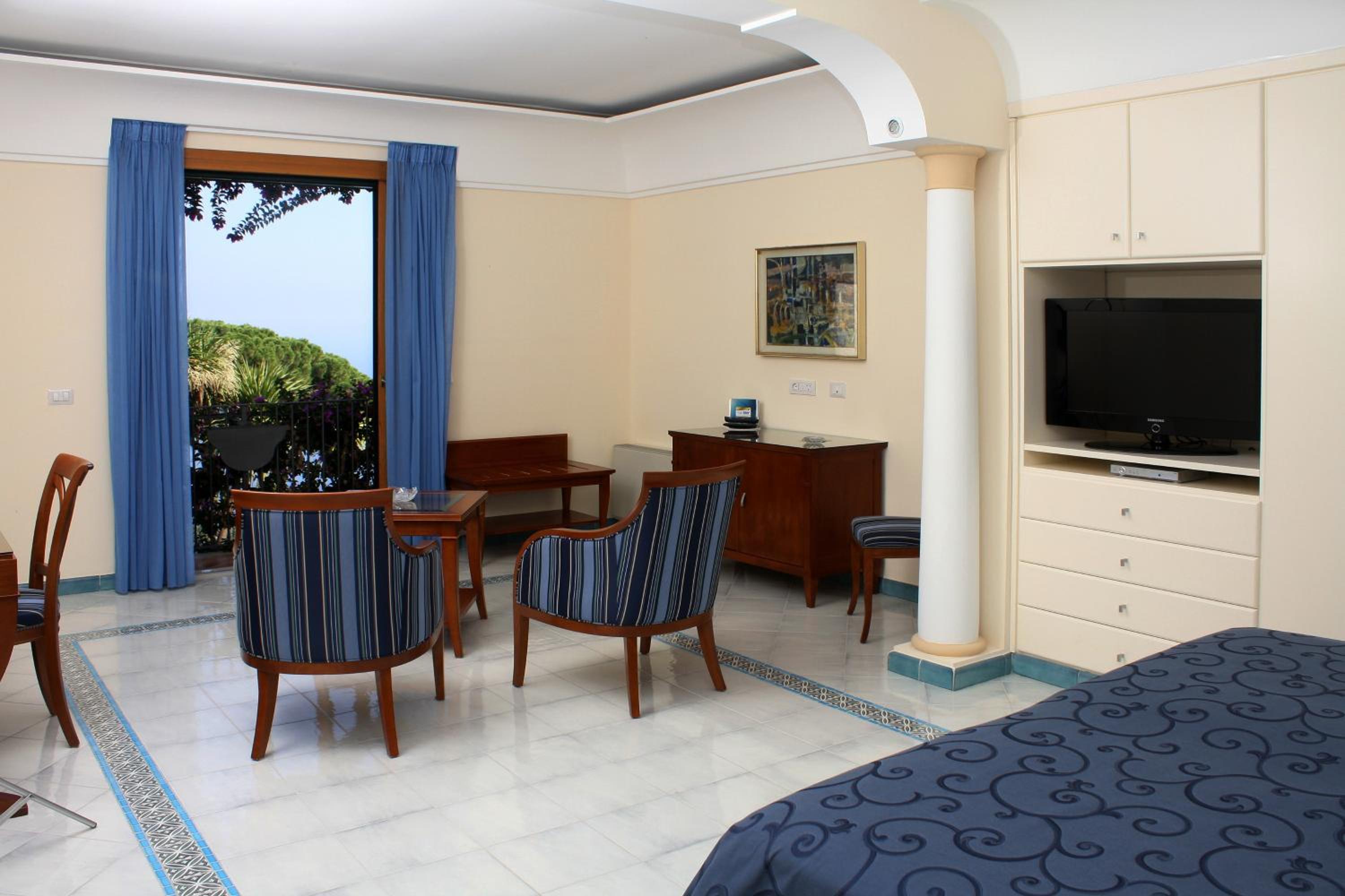 Deluxe Double or Twin Room - Photo 13