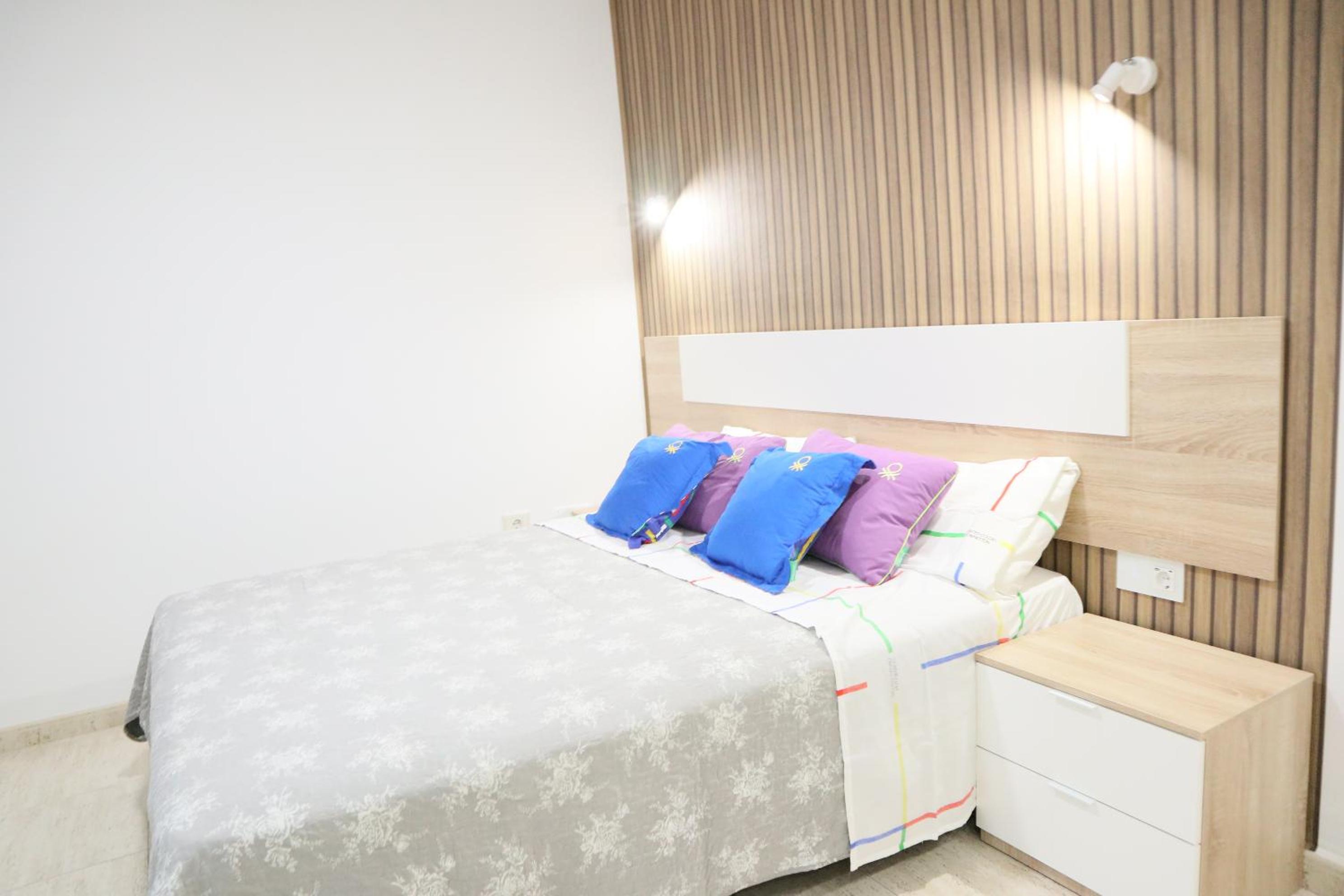 Double Room with Private Bathroom - Photo 9
