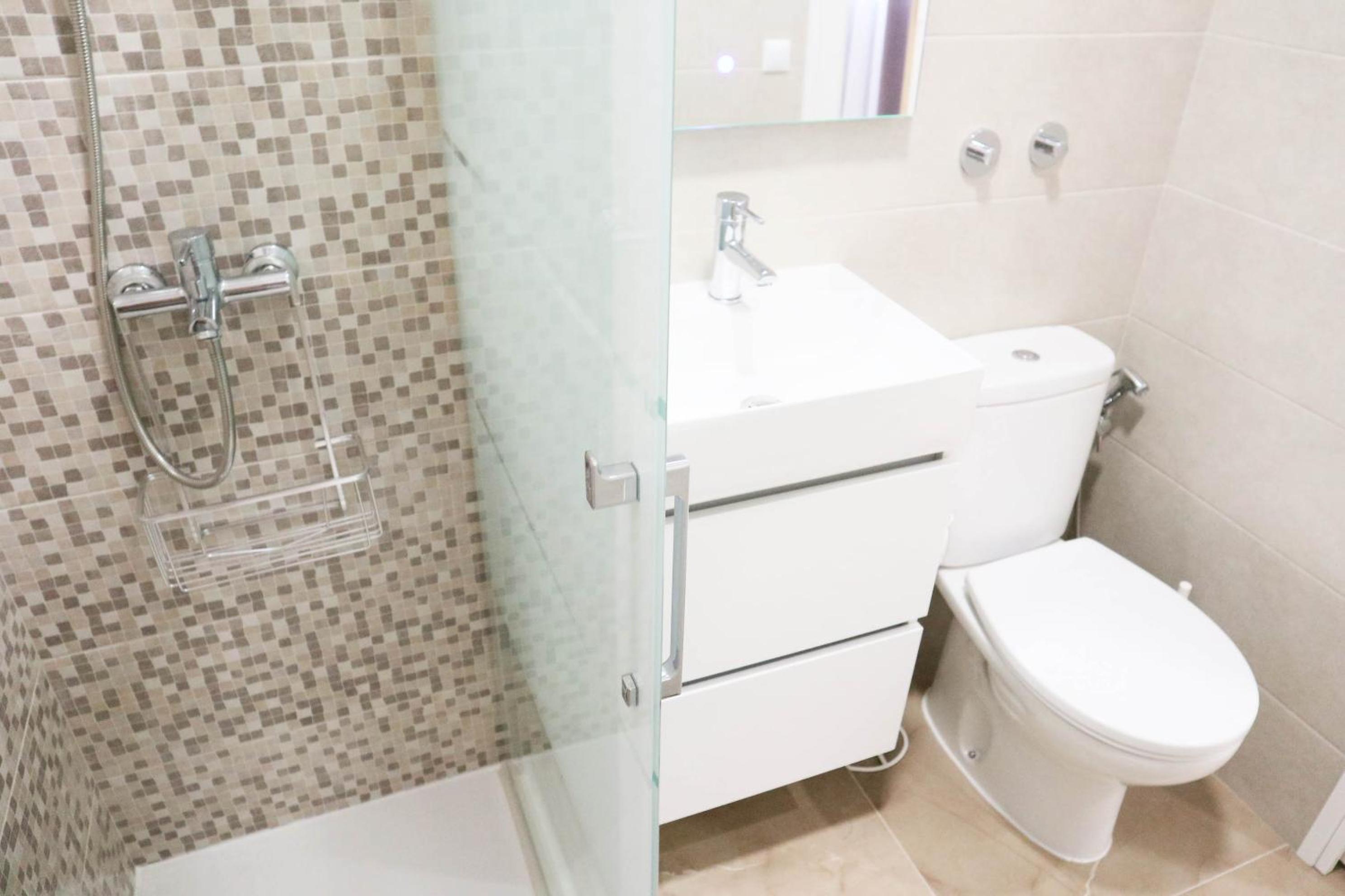 Double Room with Private Bathroom - Photo 4
