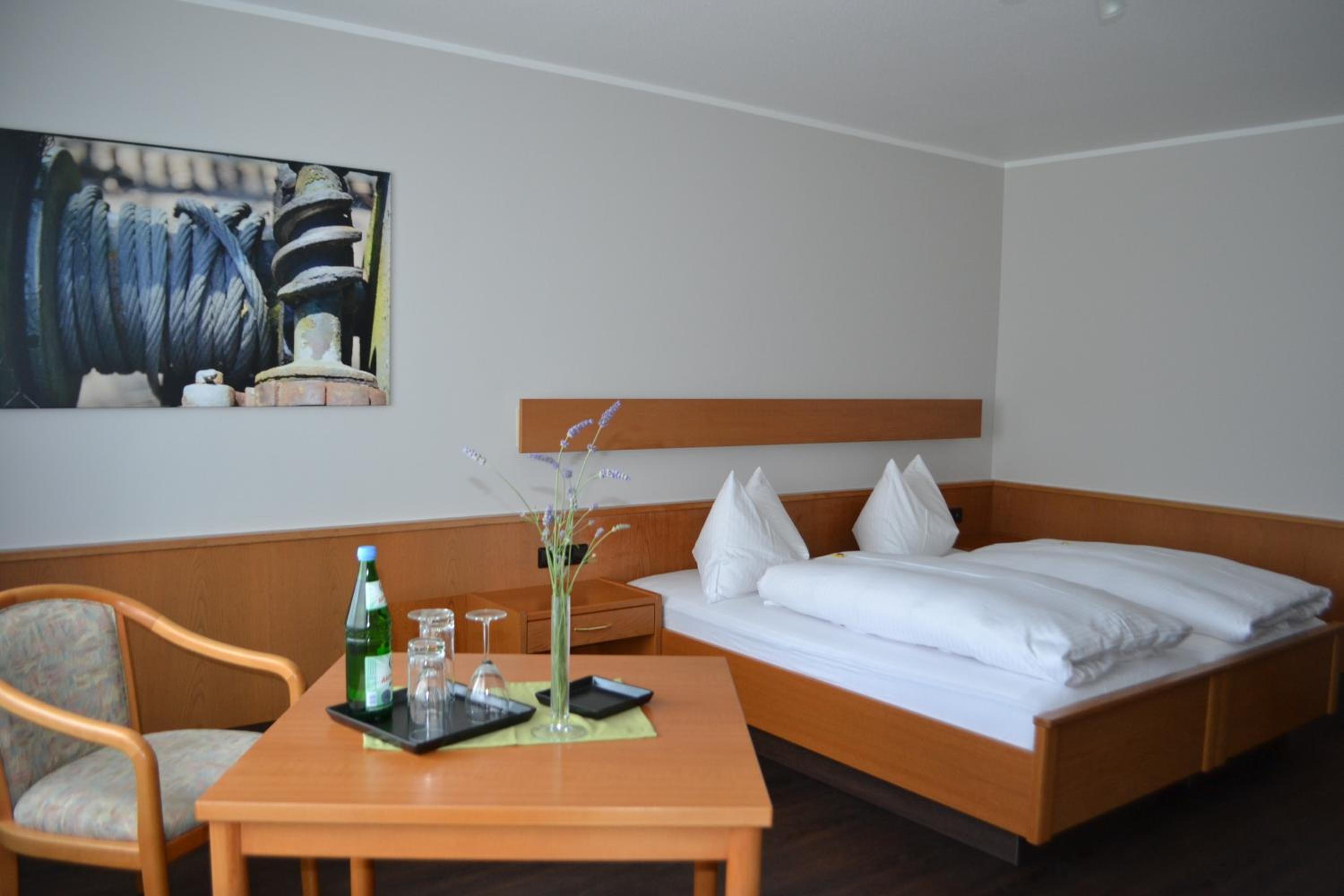 Standard Double or Twin Room - Photo 7