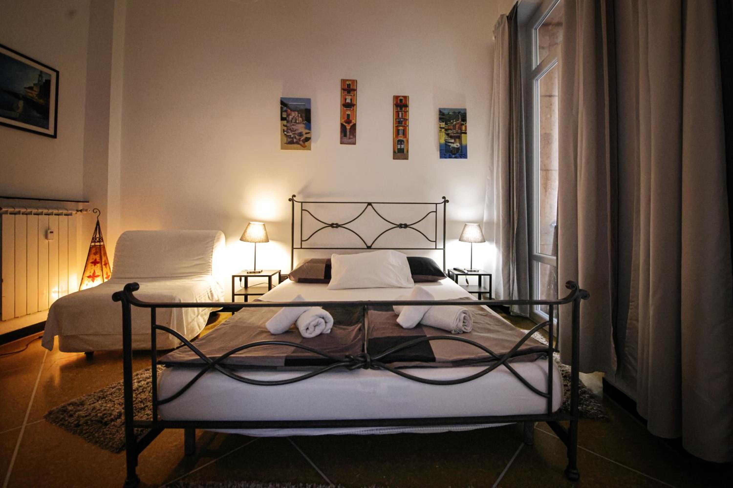 Double Room with Private External Bathroom - Photo 1
