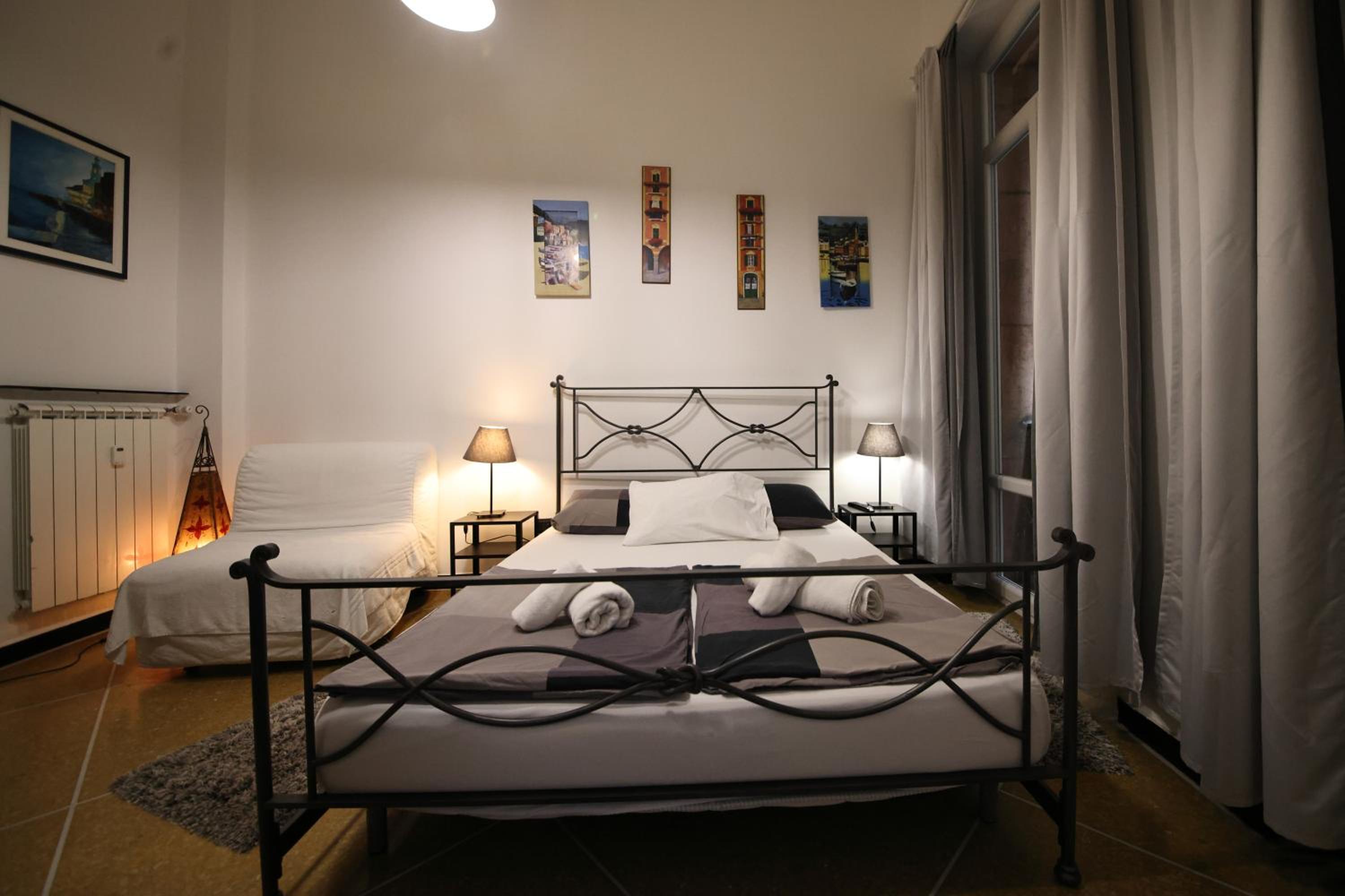 Double Room with Private External Bathroom - Photo 2