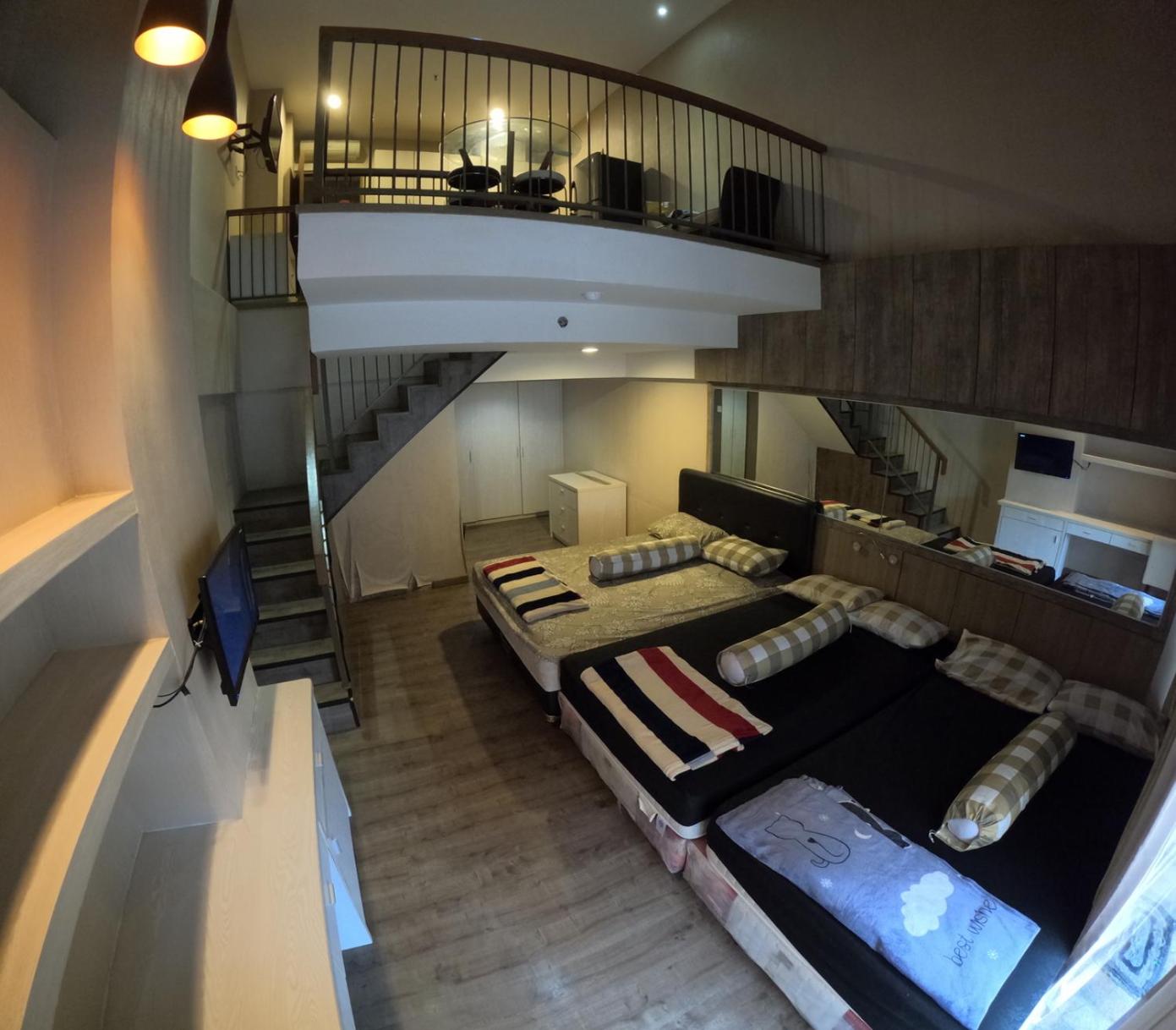 One-Bedroom Apartment photo 1