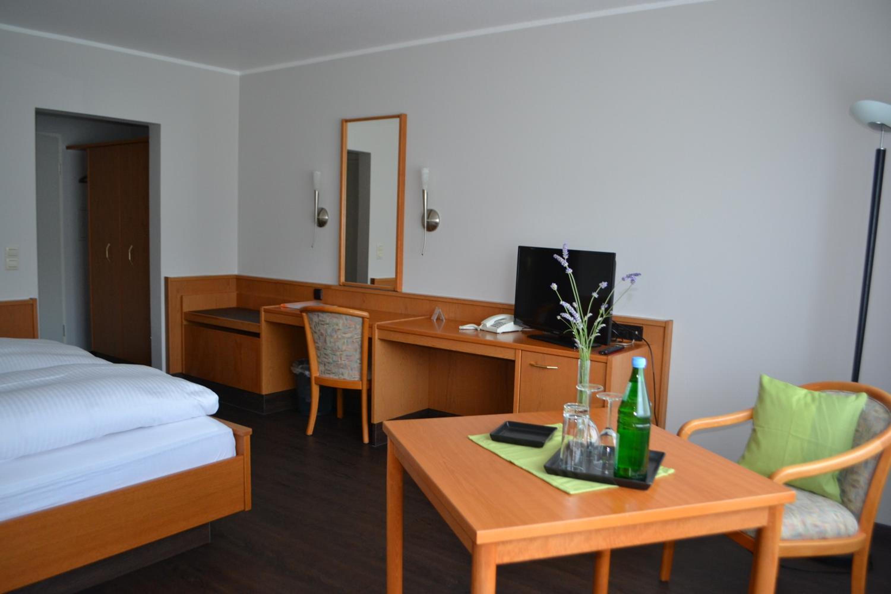 Standard Double or Twin Room - Photo 2
