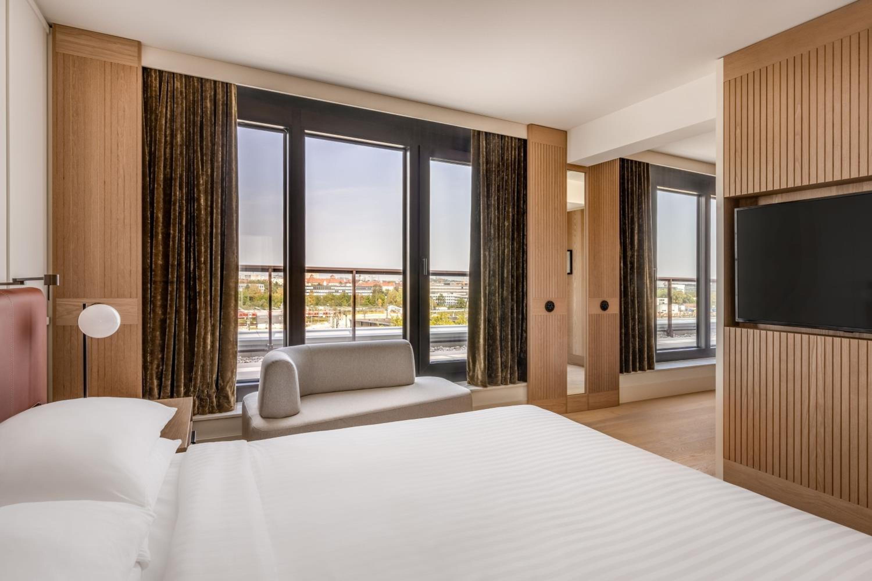 Junior Suite - Club Lounge Access