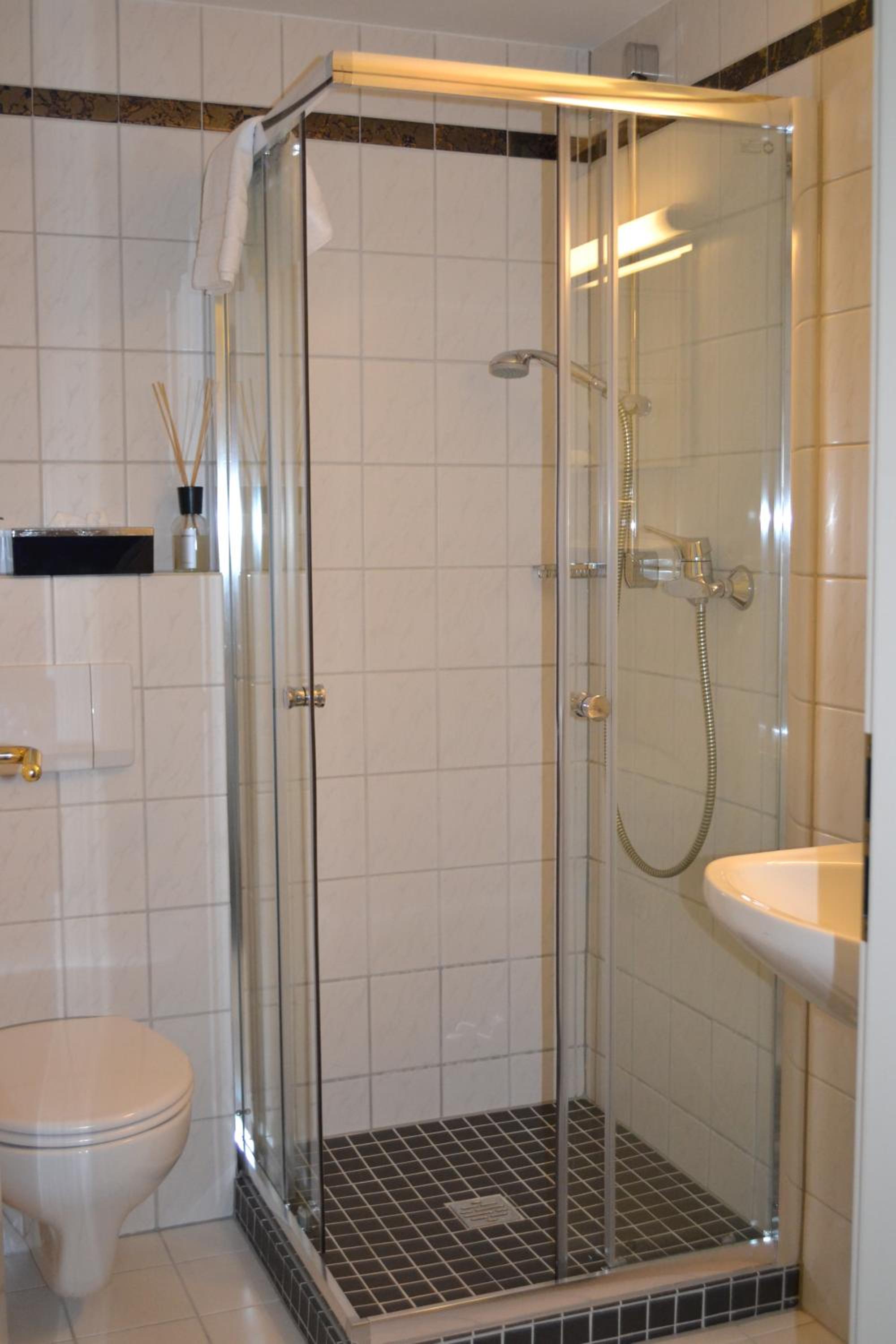 Standard Double or Twin Room - Photo 14