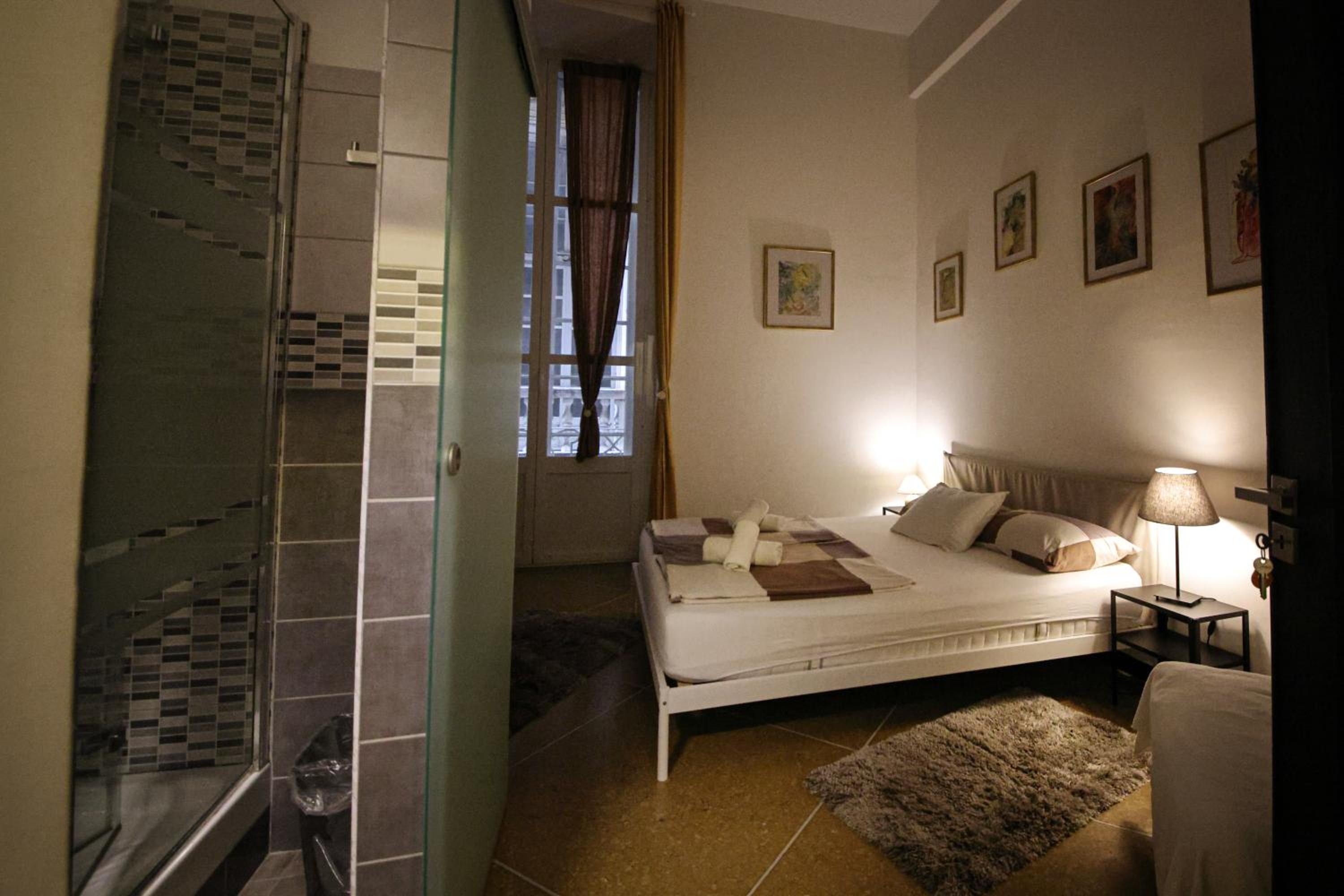 Double Room with En-Suite Bathroom - Photo 19