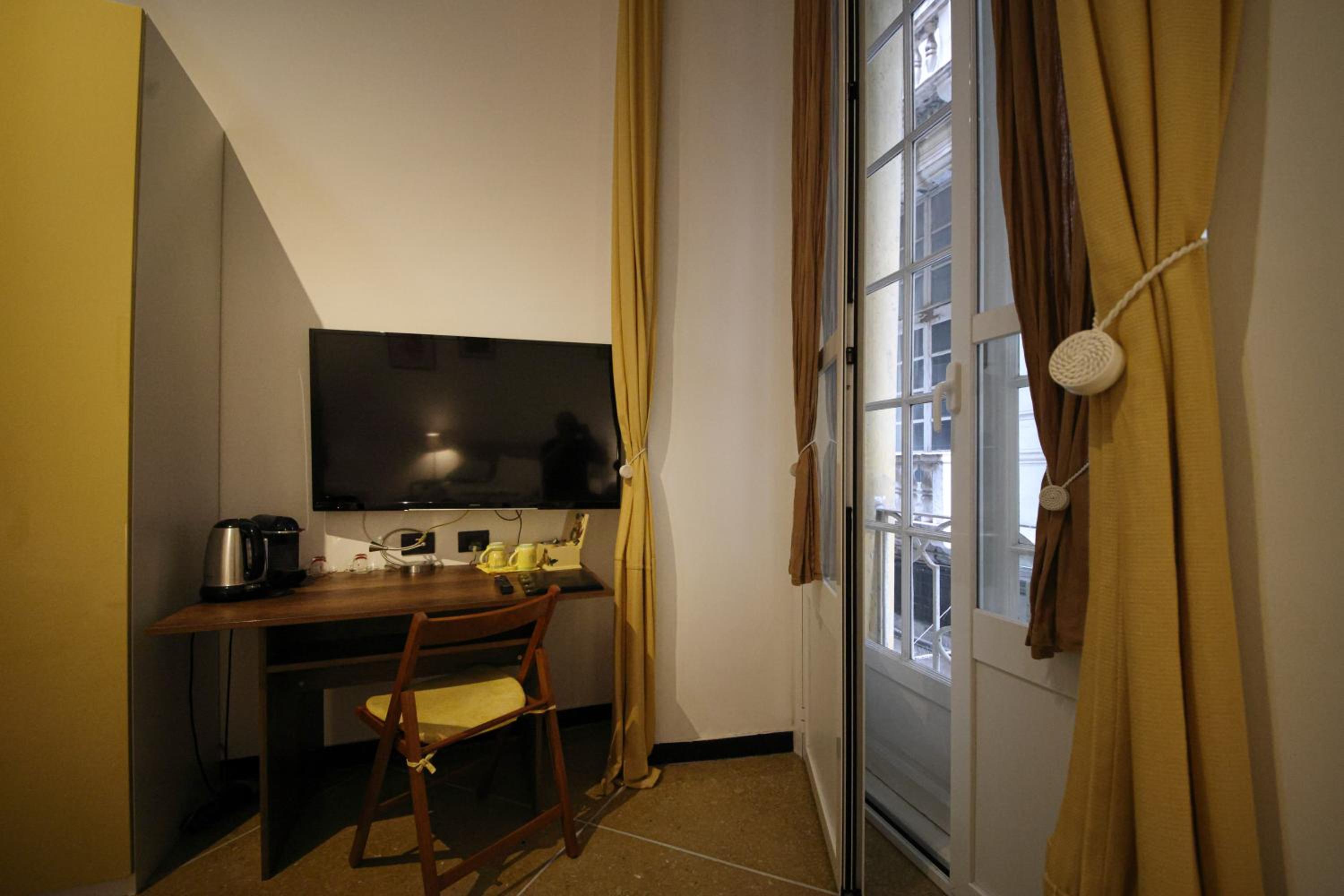 Double Room with En-Suite Bathroom - Photo 6