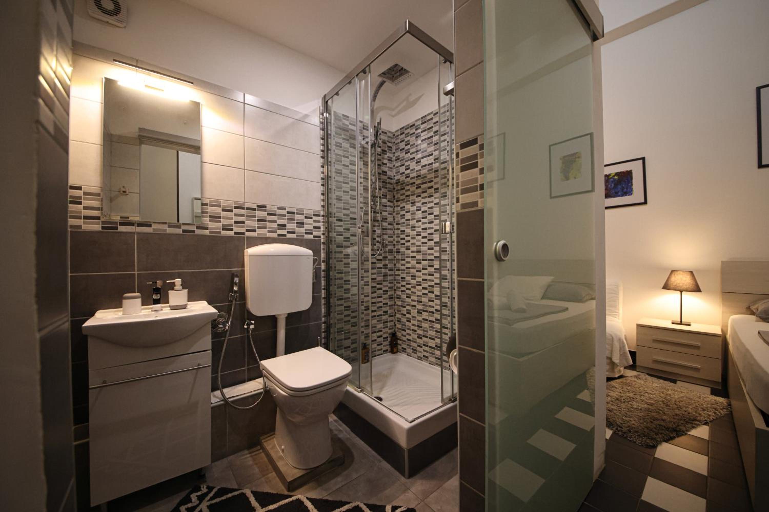 Double Room with En-Suite Bathroom - Photo 14