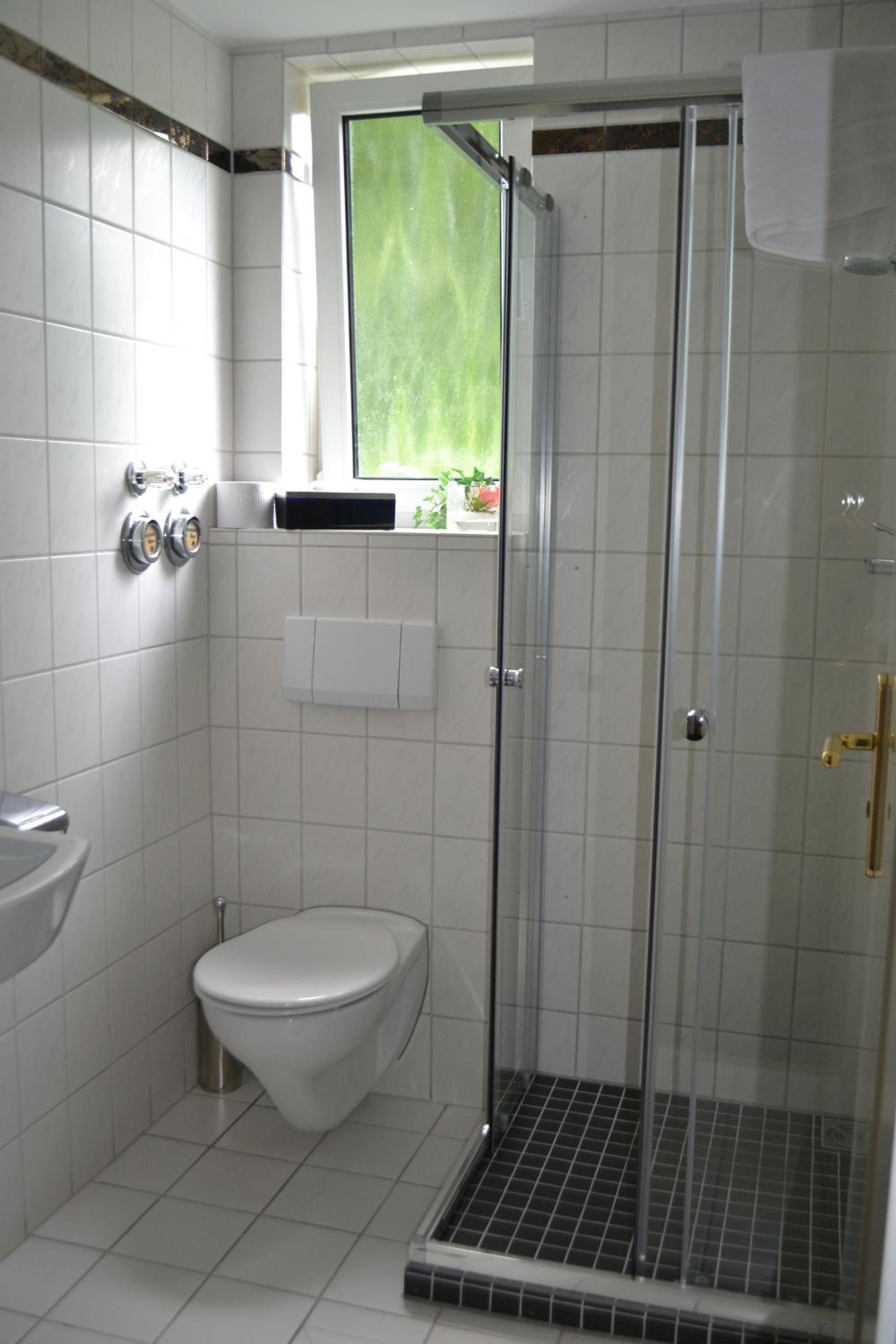 Standard Double or Twin Room - Photo 4