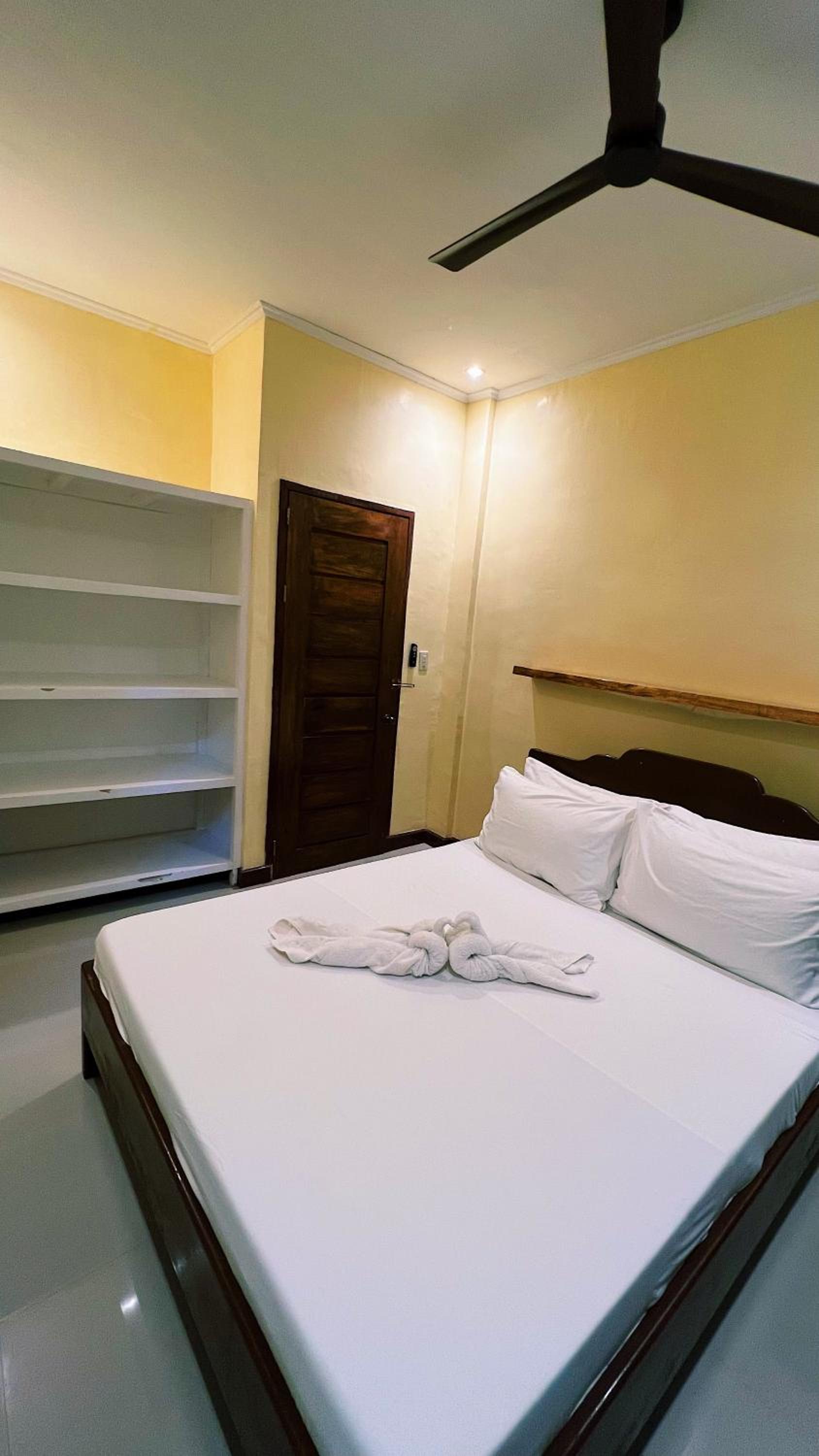 Three-Bedroom Villa - Photo 17