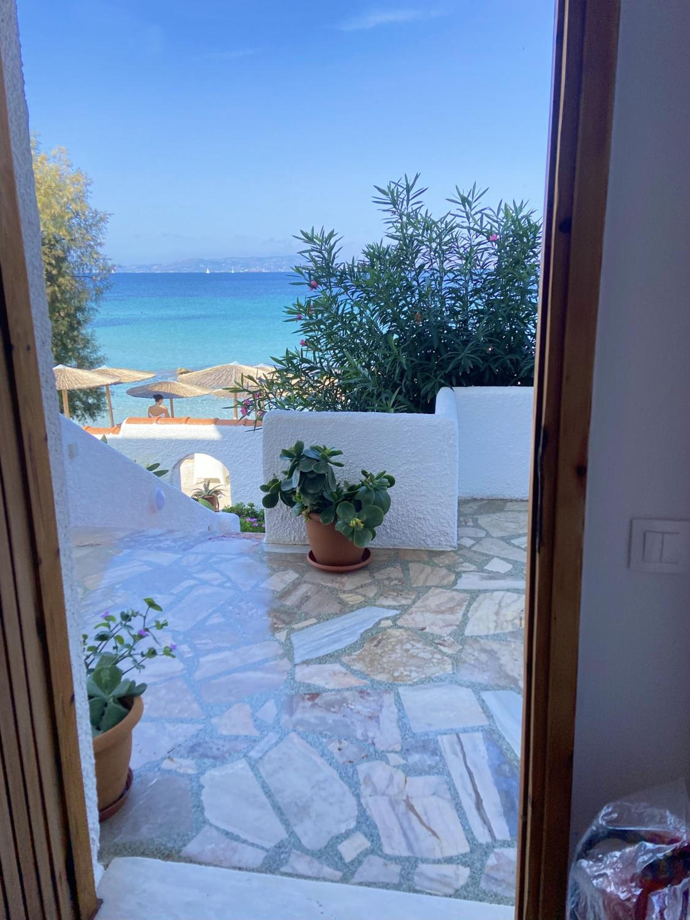 One-Bedroom Apartment - Beachfront - Photo 3