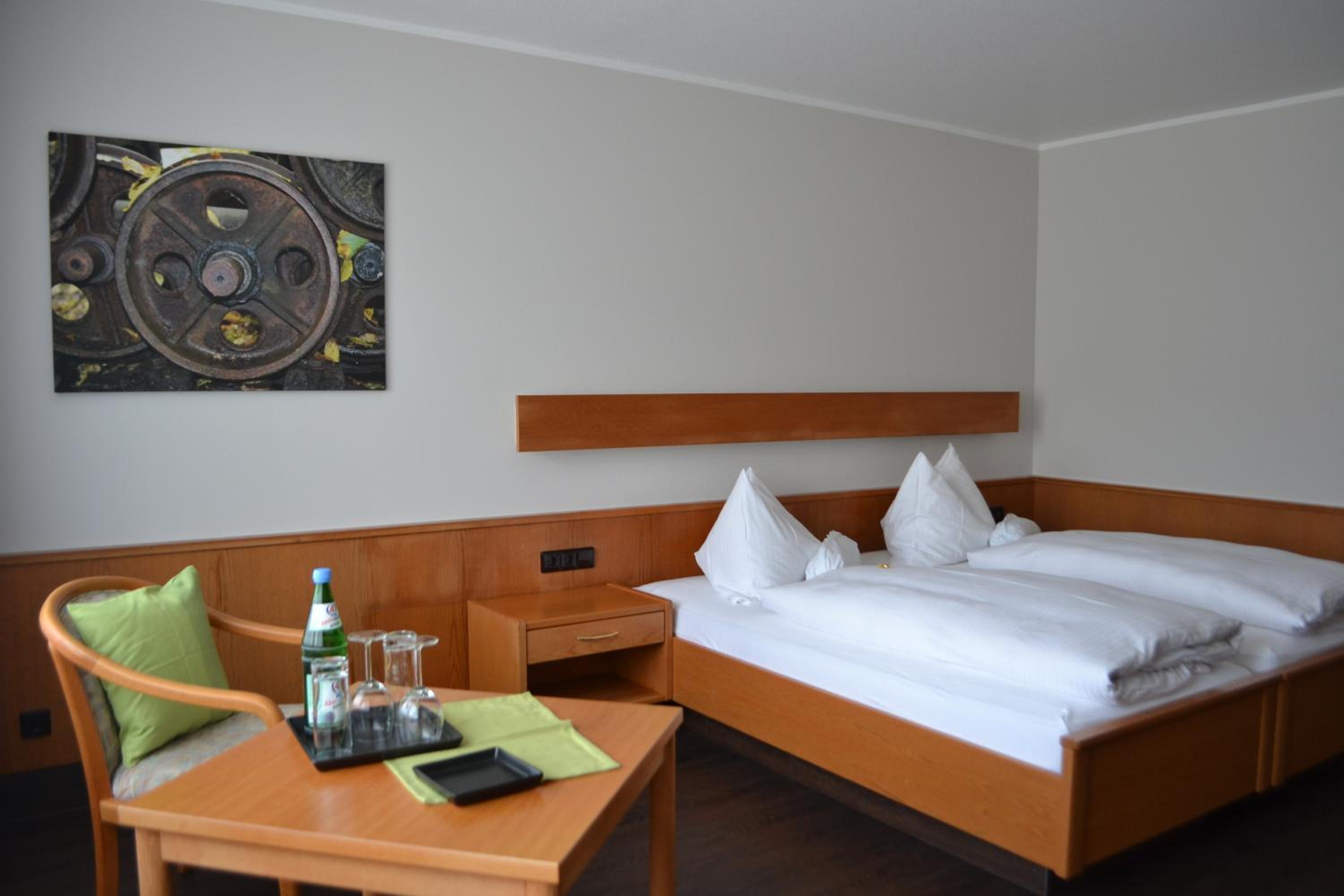 Standard Double or Twin Room - Photo 10