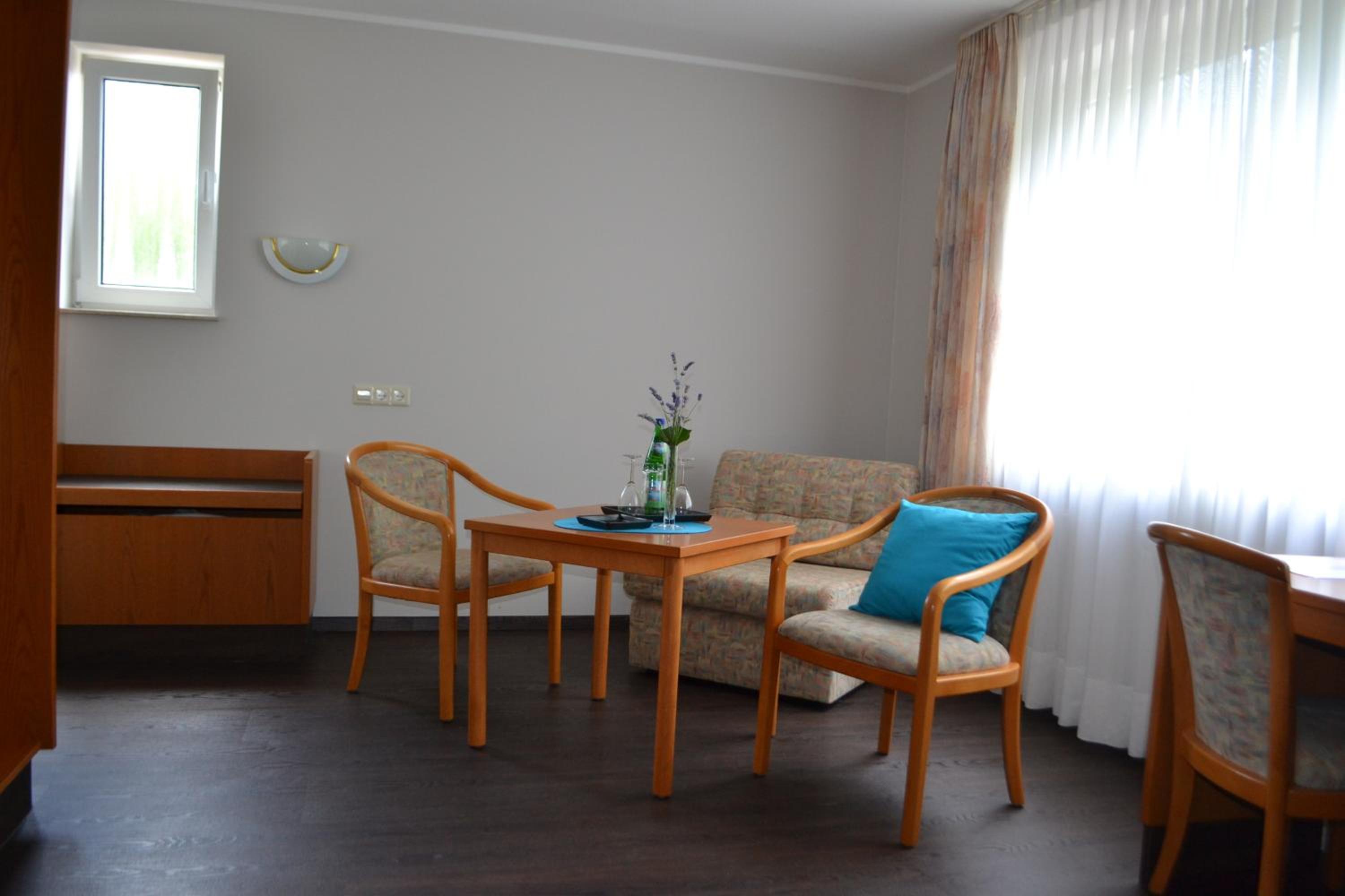 Standard Double or Twin Room - Photo 9