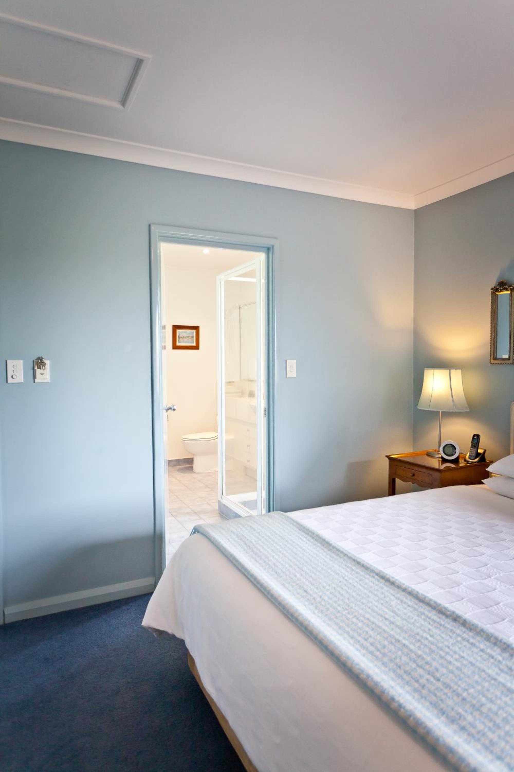 Main House King  - Photo 3