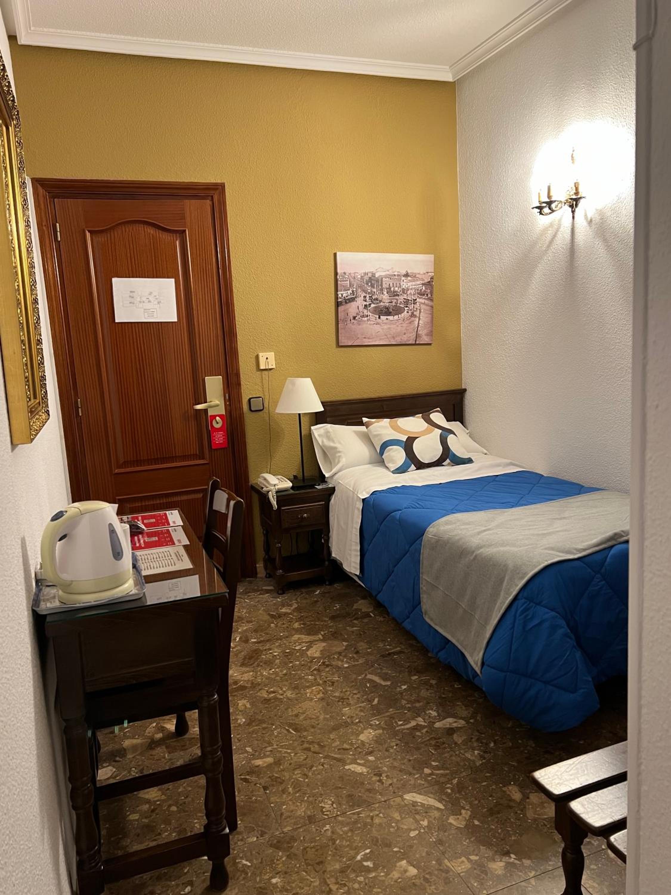 Single Room photo 2
