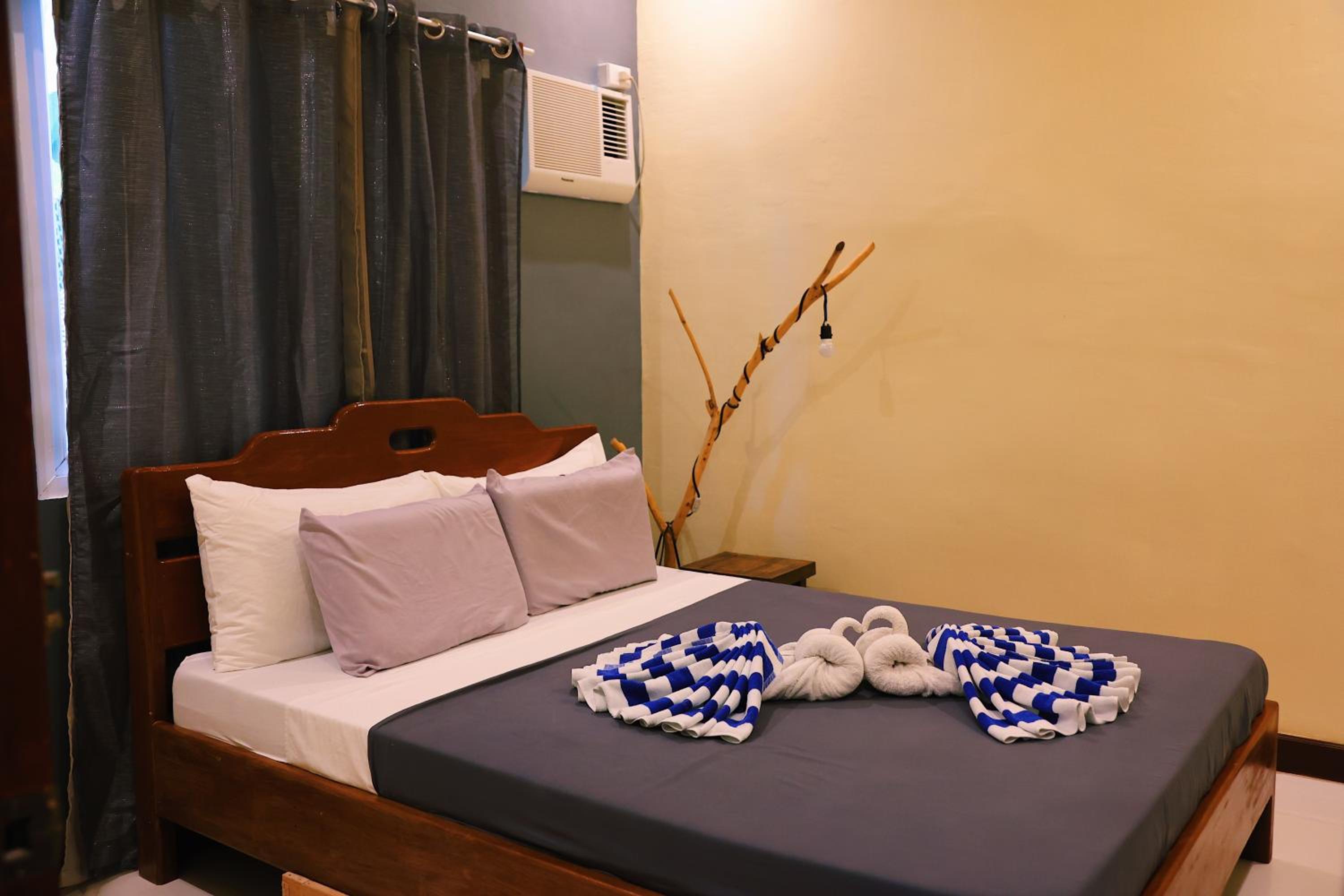 Three-Bedroom Villa - Photo 9