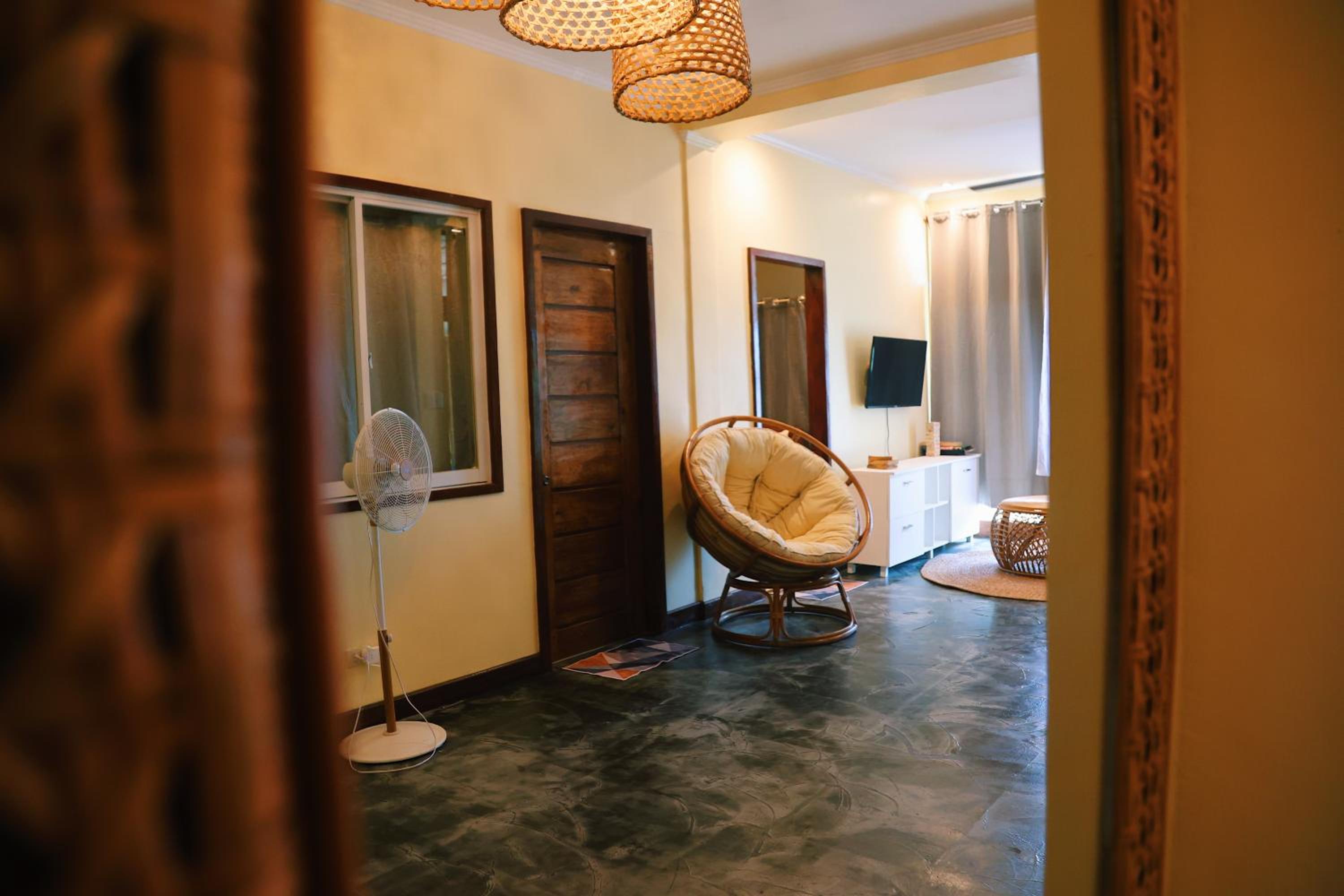 Three-Bedroom Villa - Photo 8