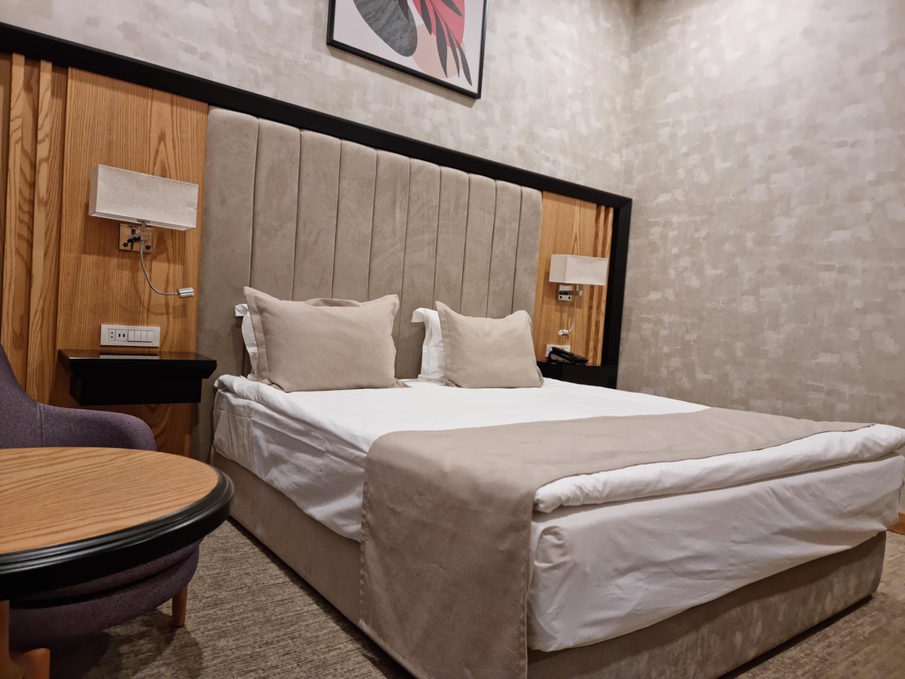 Standard Double Room - Photo 11