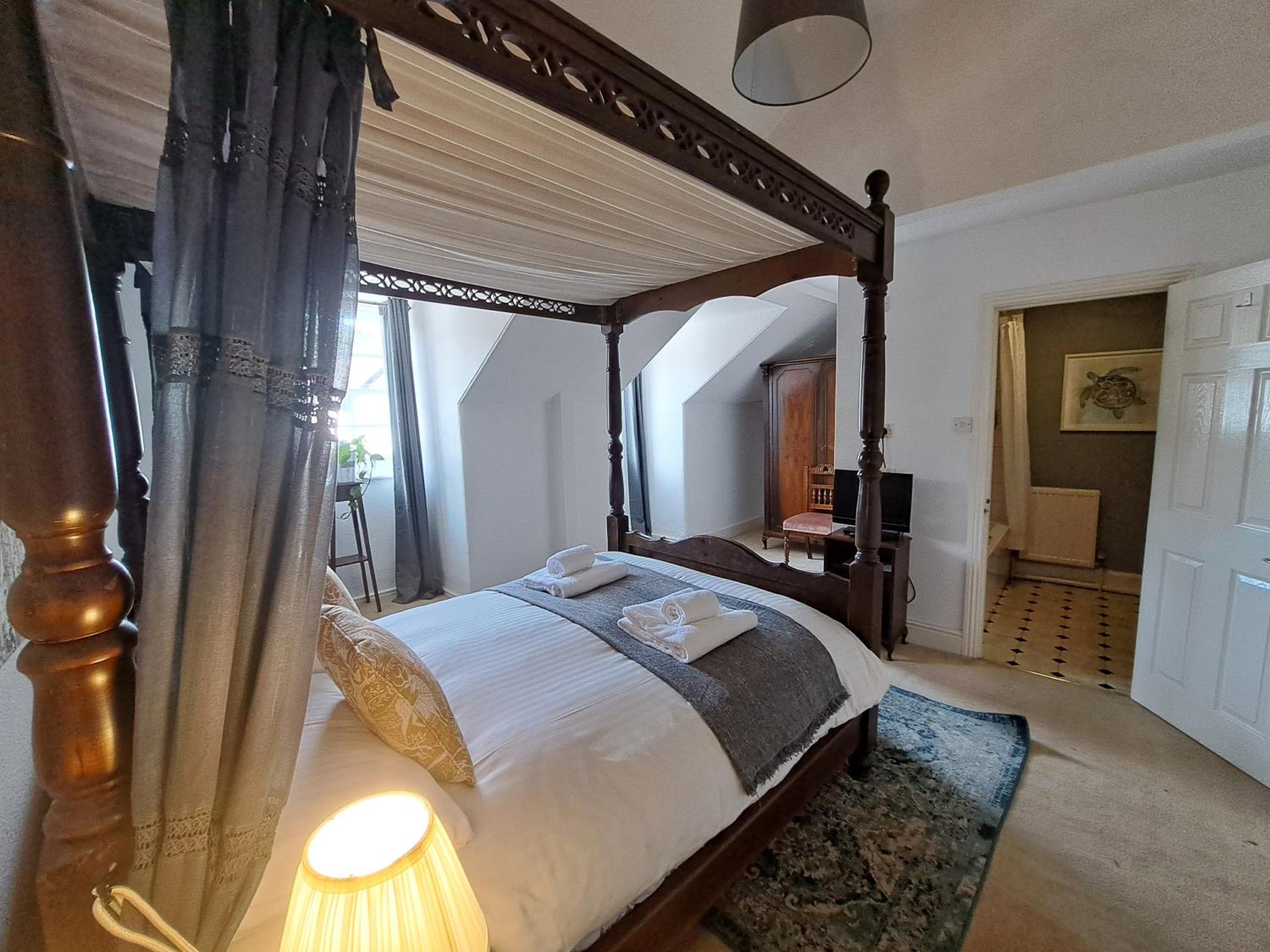 Deluxe Double Room with Bath photo 2