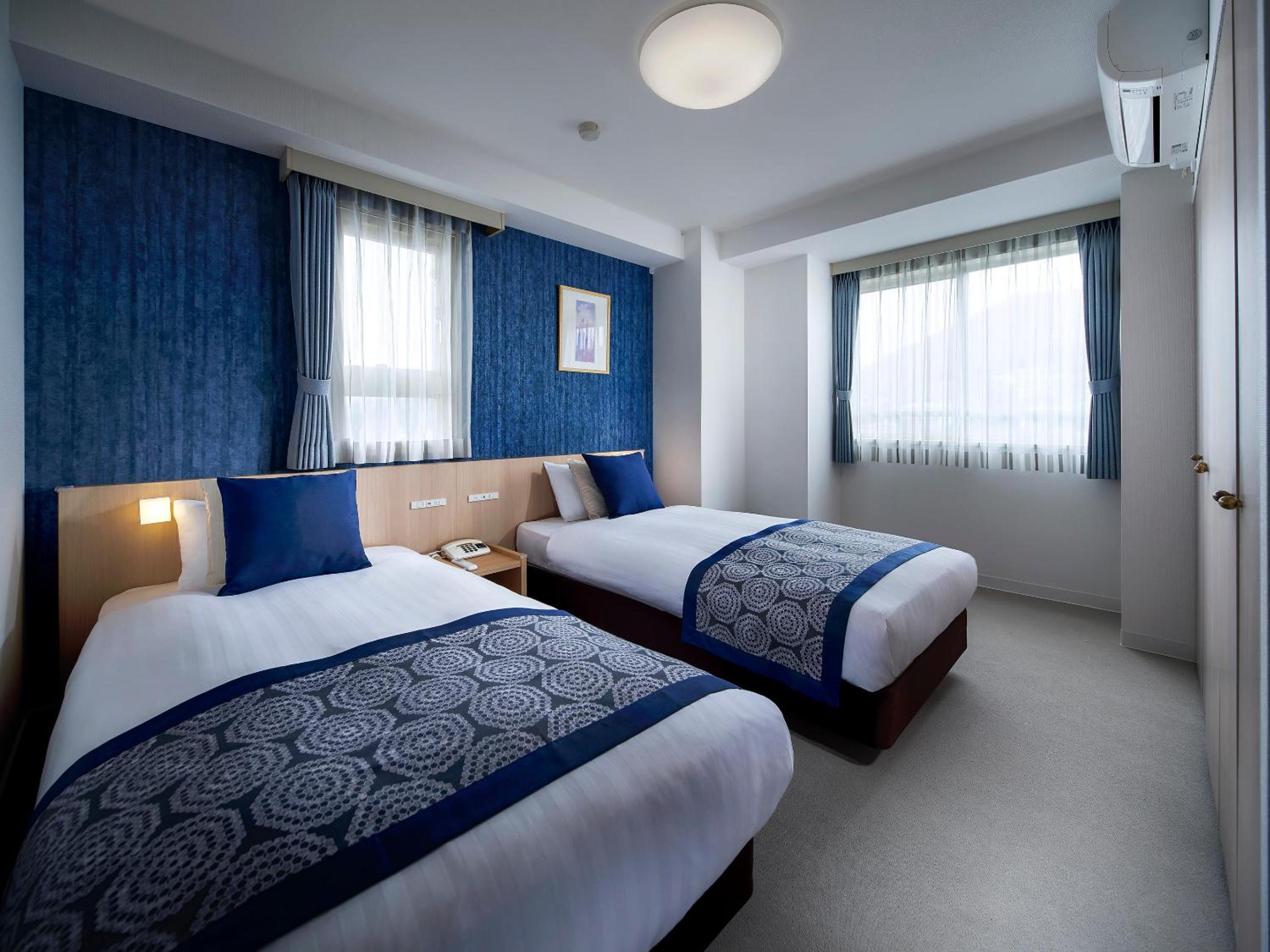 Marine Blue Suite with Ocean View - Photo 3