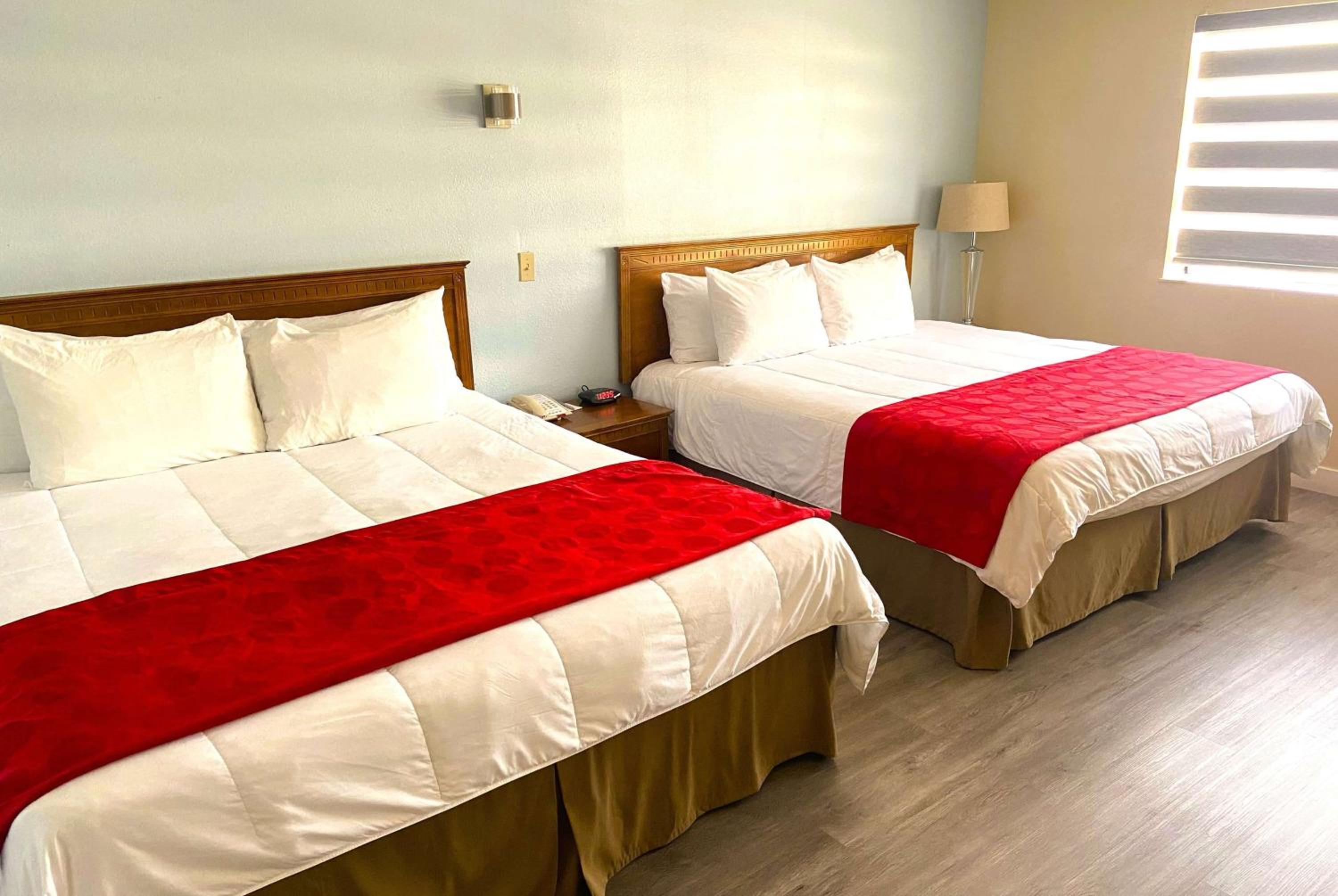 2 King Beds, One-Bedroom, Suite, Non-Smoking