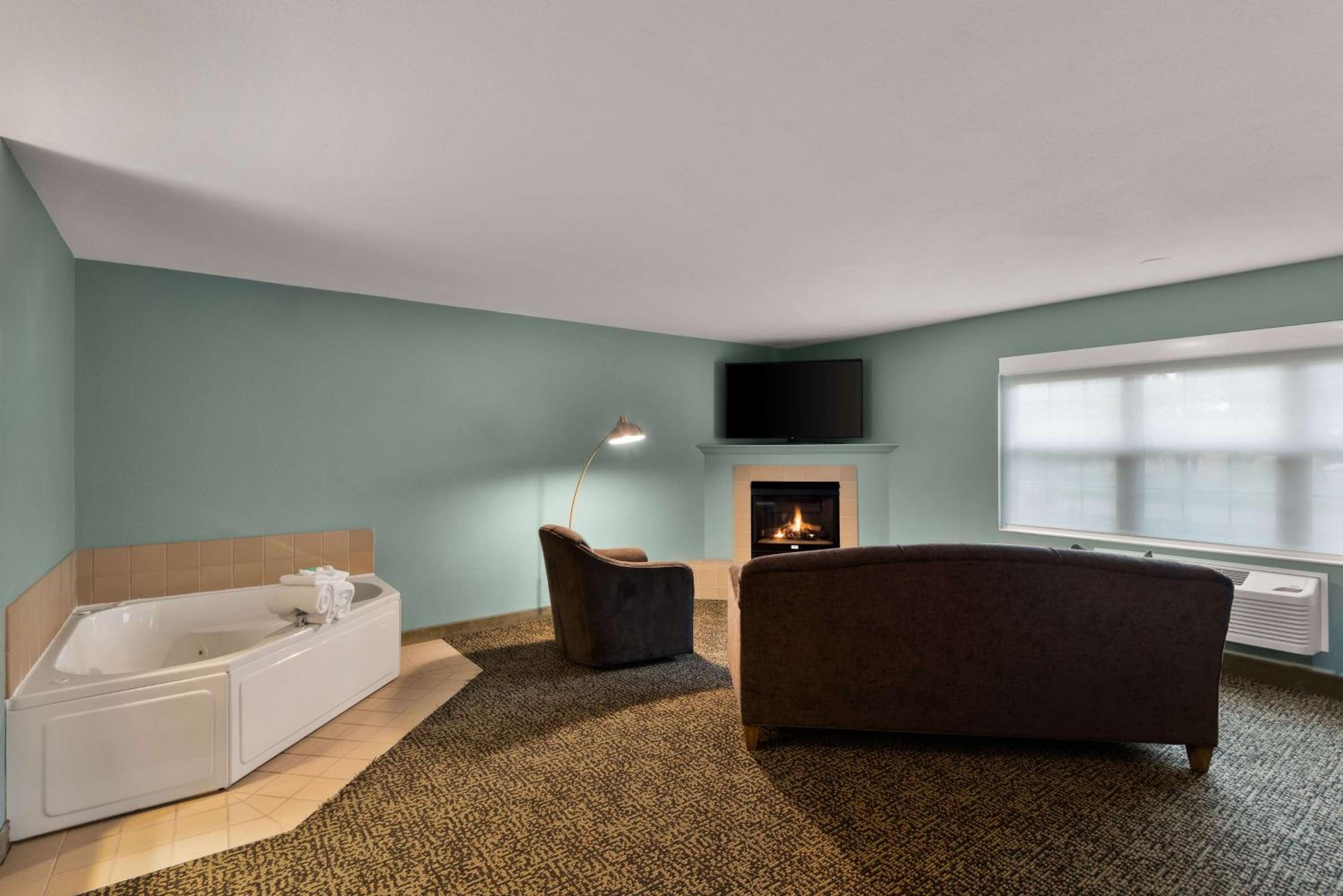 King Studio Suite - Non-Smoking - Photo 3